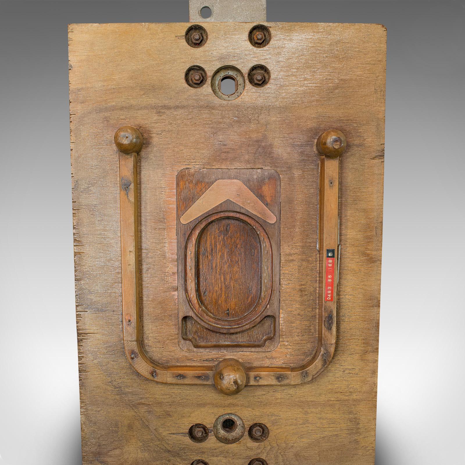 Stampo decorativo d'epoca, inglese, mogano, fabbrica, modello di parte, appendiabiti da parete in vendita 1