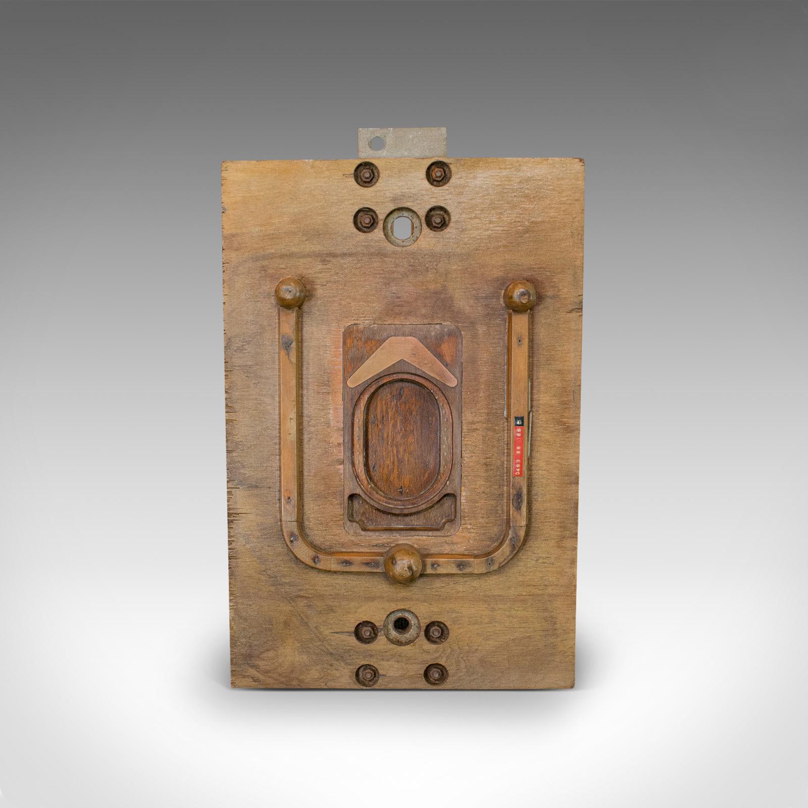 XX secolo Stampo decorativo d'epoca, inglese, mogano, fabbrica, modello di parte, appendiabiti da parete in vendita