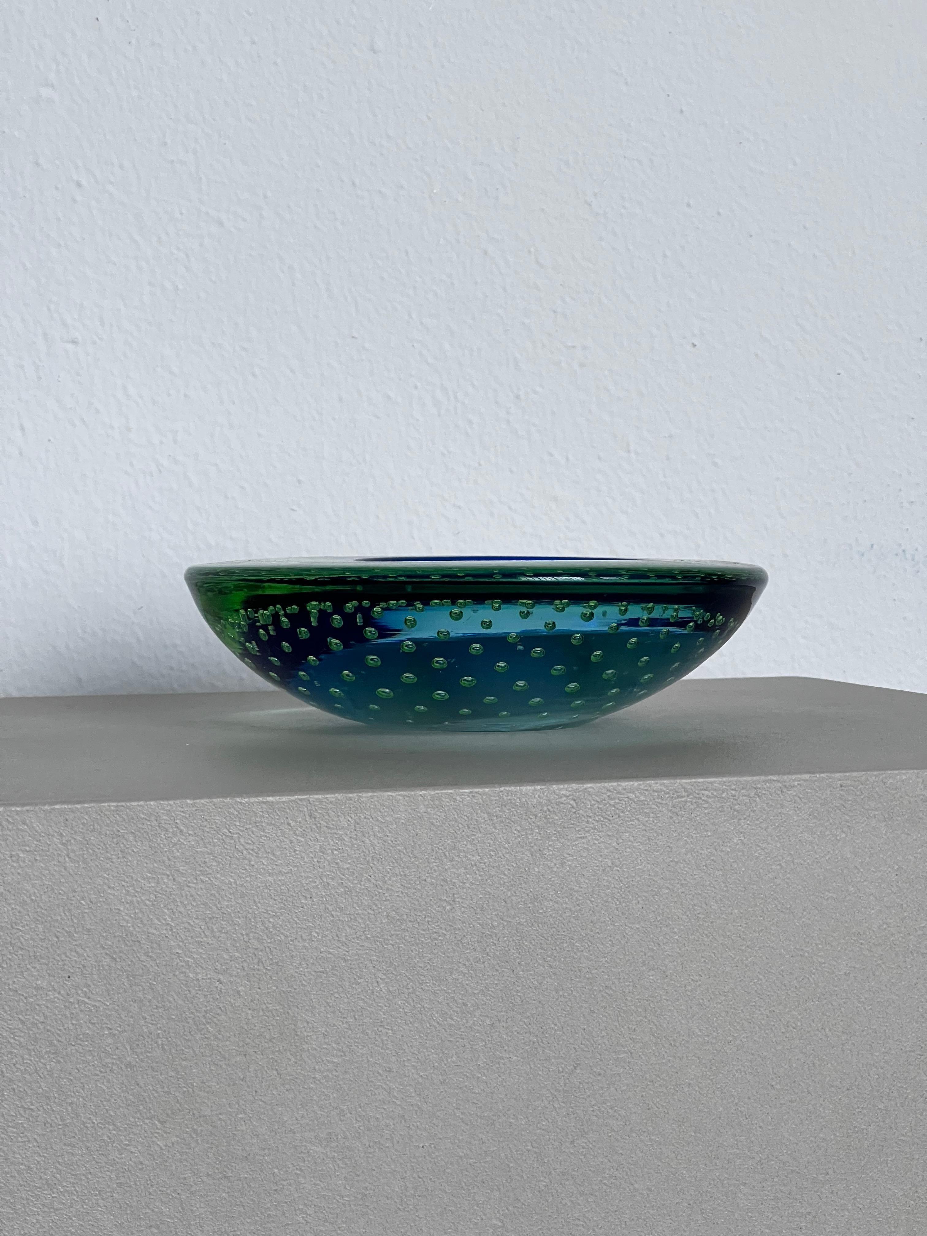 Vintage decorative Murano “Sommerso” bowl/ashtray in green and blue  glass In Good Condition For Sale In Milan, IT