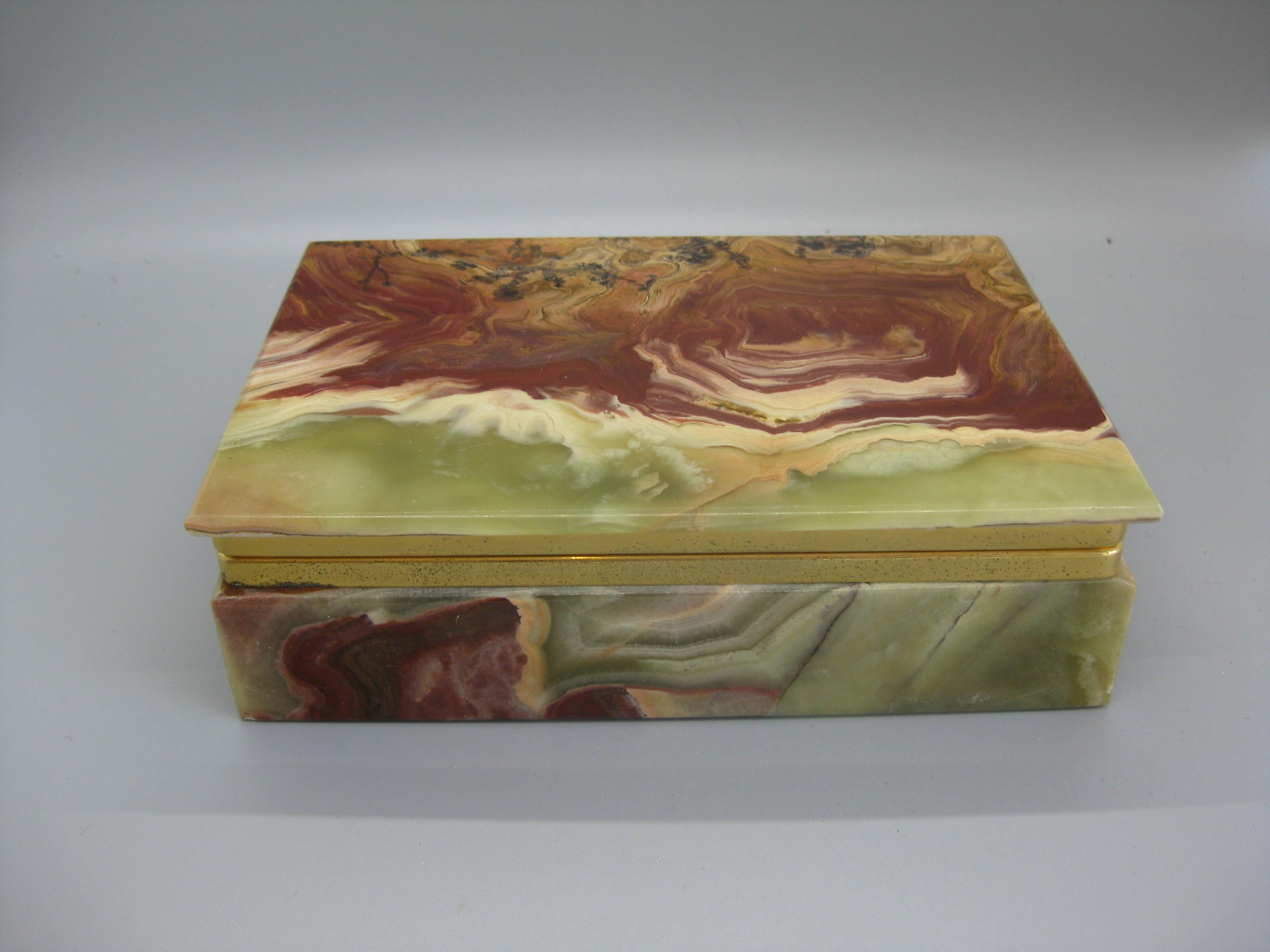 Beautiful decorative colorful natural onyx stone stash/jewelry box. Has brass accents. The natural color and form is wonderful. In very nice original condition with stunning colors. handmade and opens and closes as it should. Measures: approximate 6