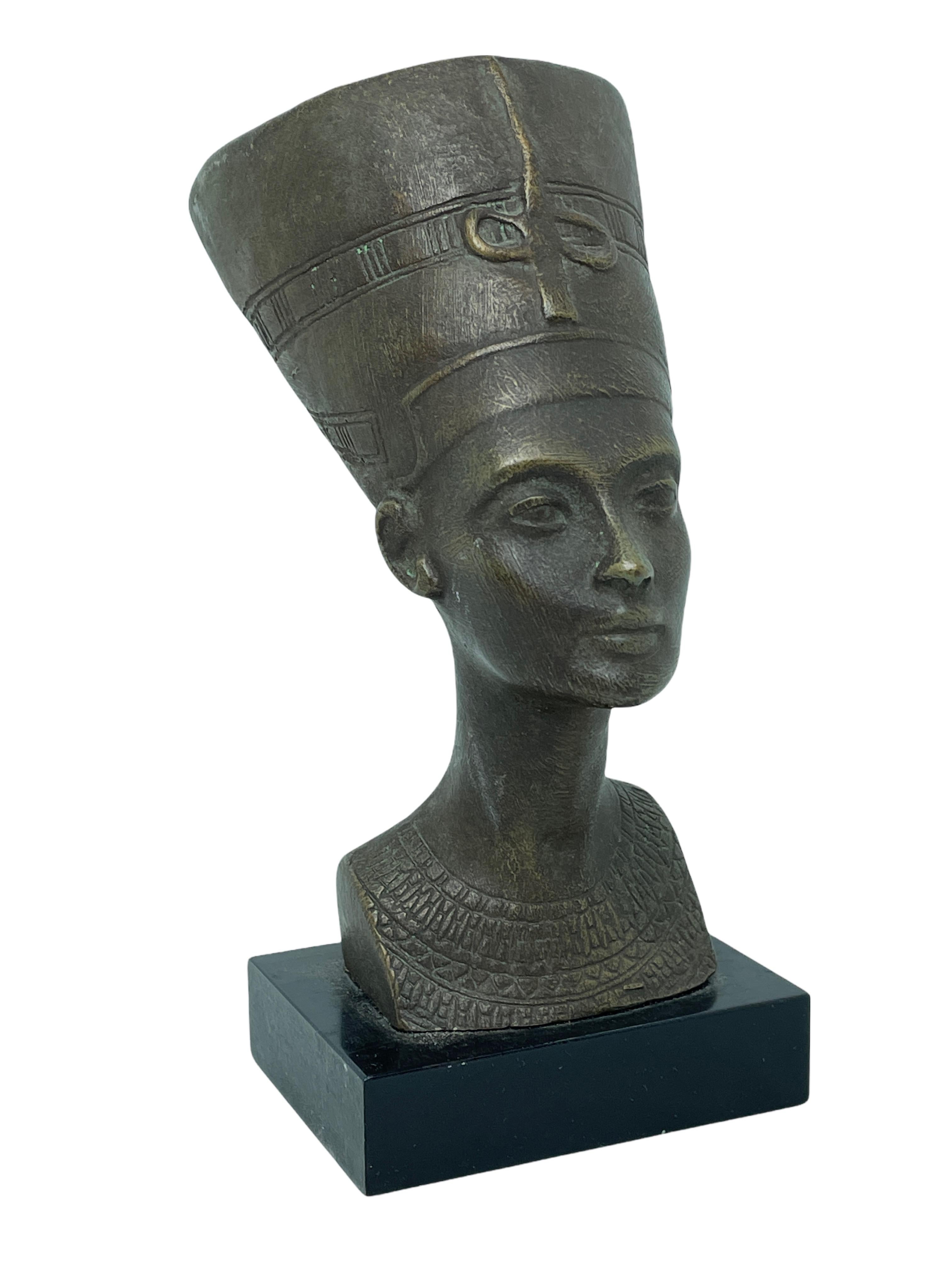 A classic decorative Bust statue. Some wear with a nice patina, but this is old-age. Made of Achatit a Stoneware Handwork. Very decorative and nice to display in your library or any room.