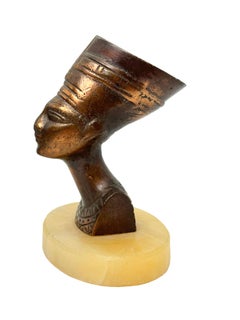 Buste de reine égyptienne Nefertiti décoratif vintage sur base en marbre