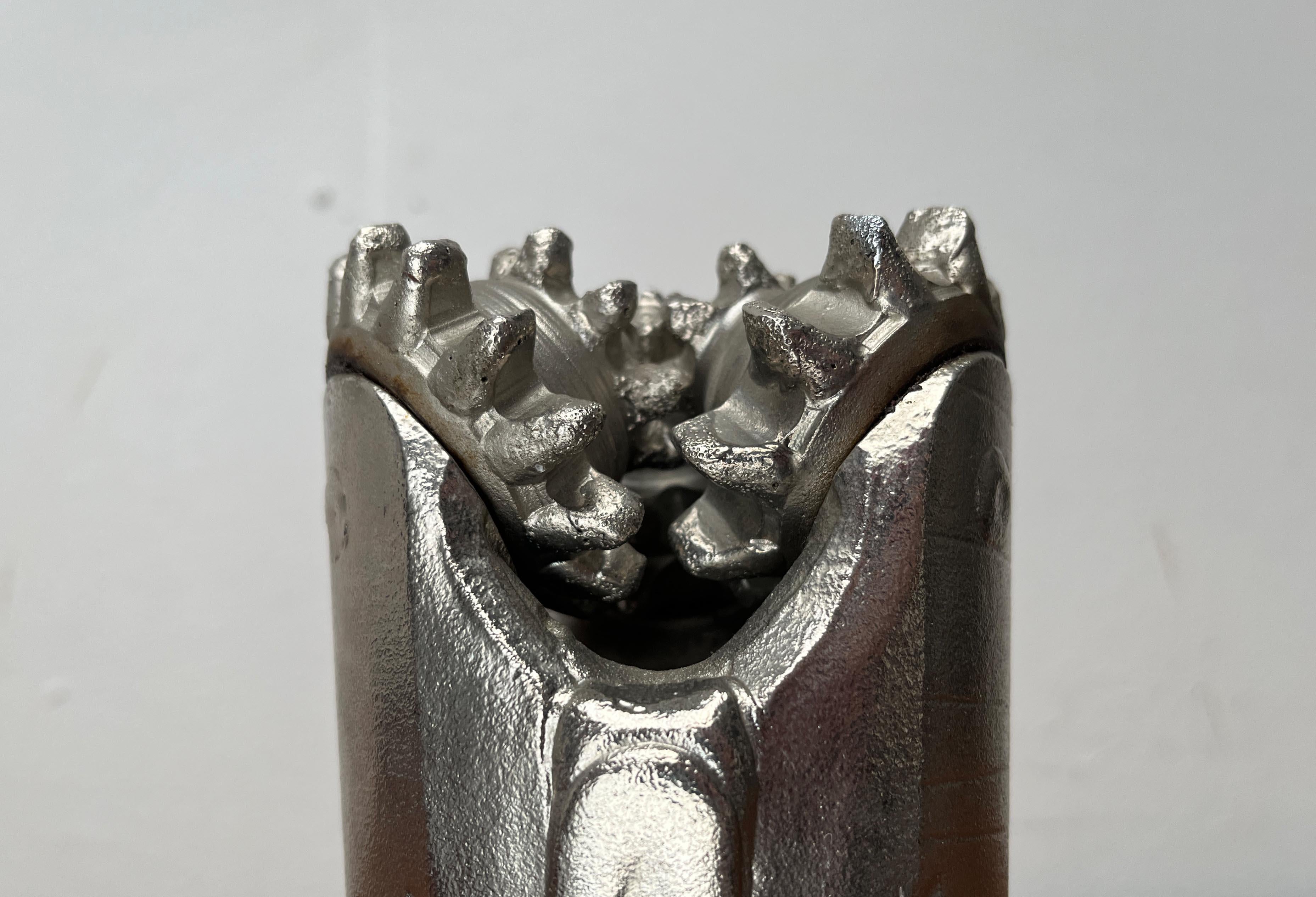 Scultura decorativa d'epoca a forma di testa di trivellazione petrolifera in vendita 7