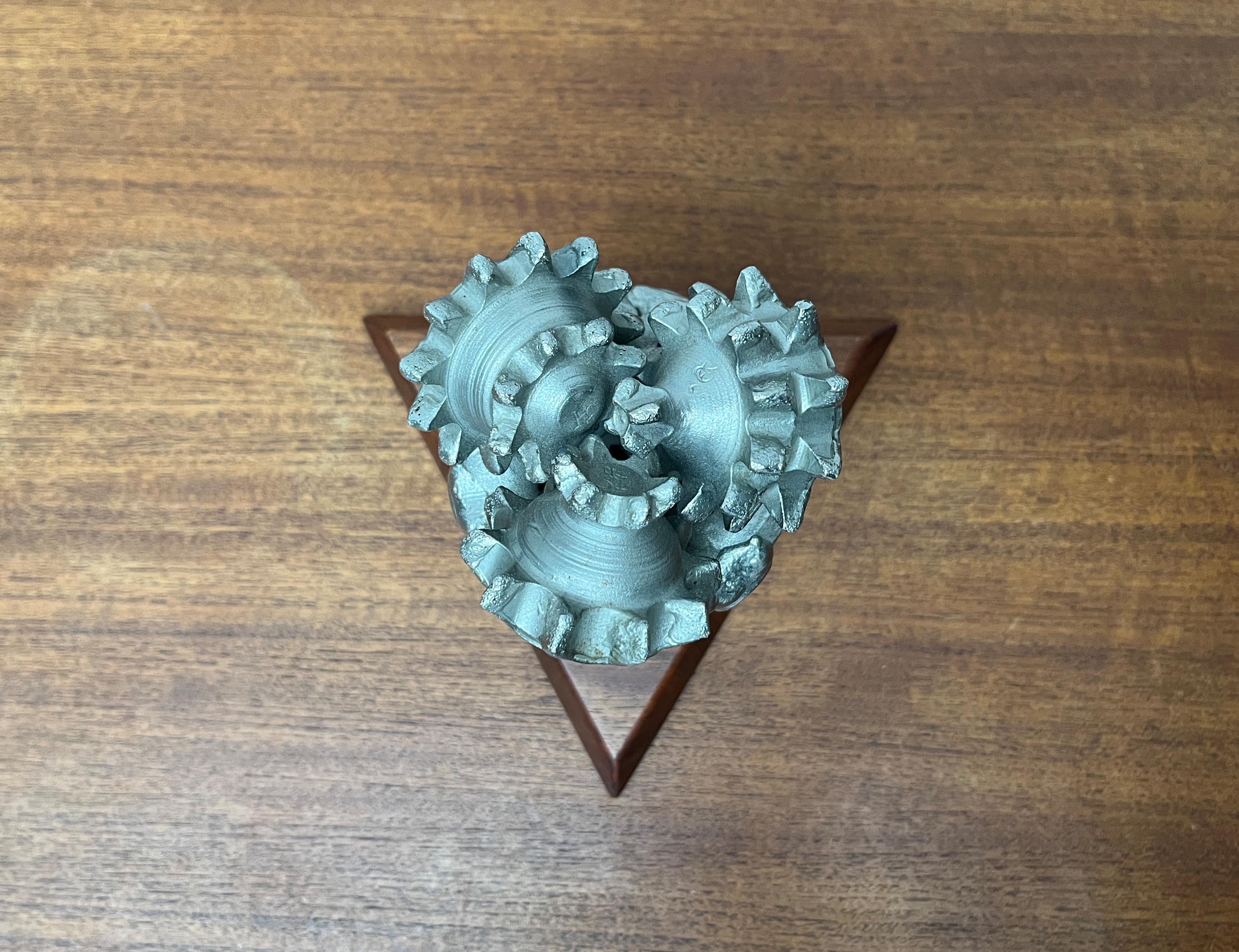 Tedesco Scultura decorativa d'epoca a forma di testa di trivellazione petrolifera in vendita