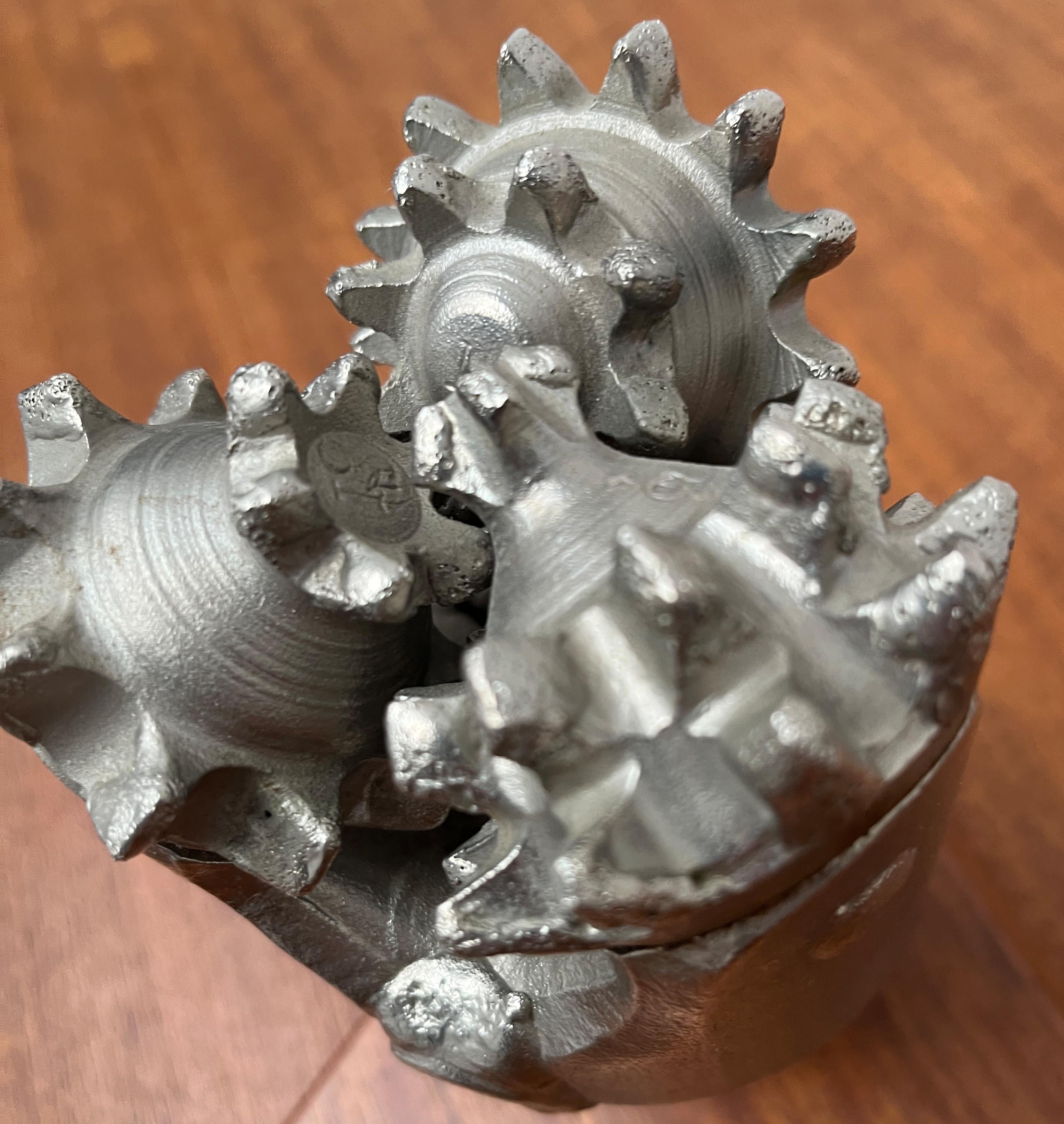 Fine XX secolo Scultura decorativa d'epoca a forma di testa di trivellazione petrolifera in vendita