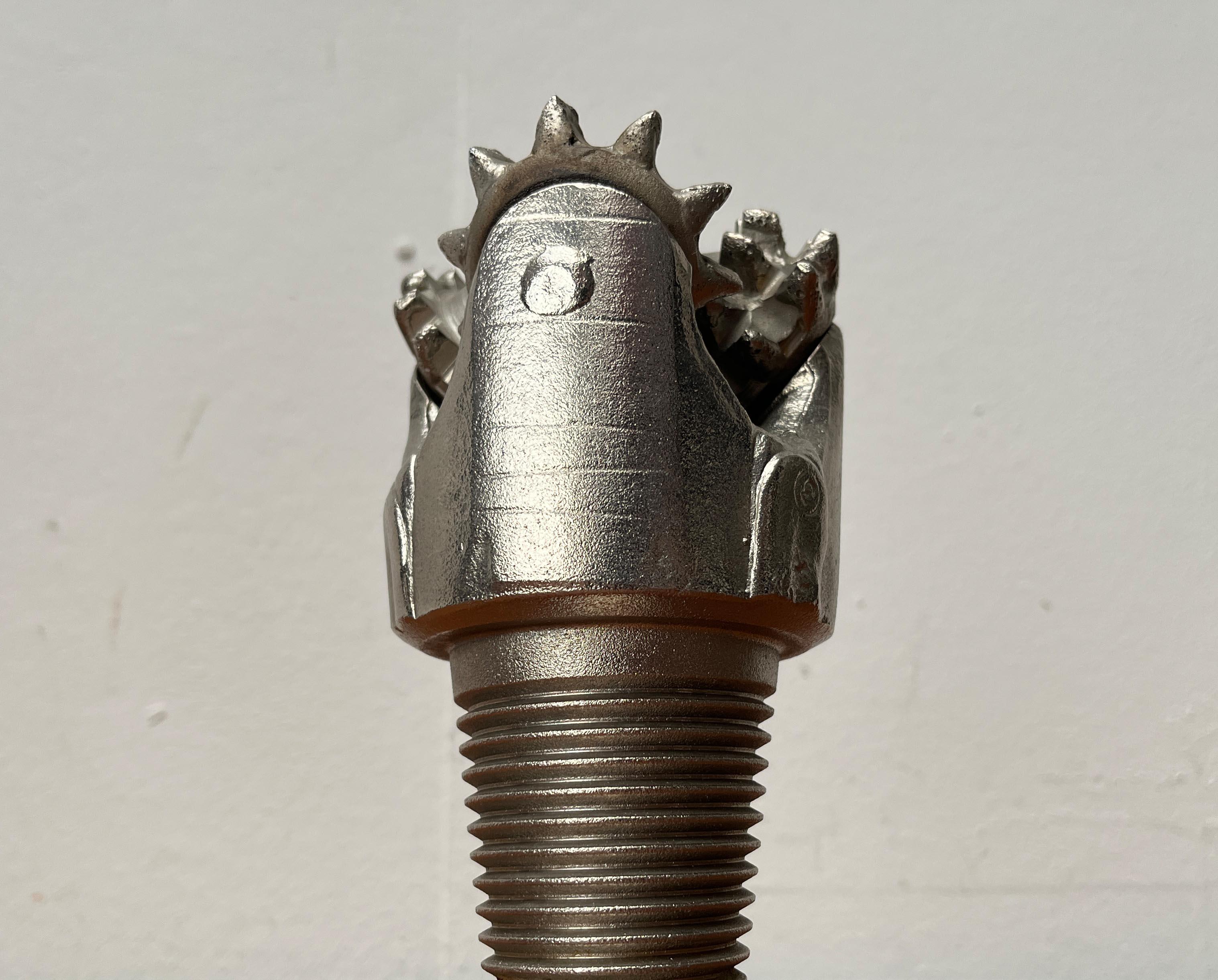 Scultura decorativa d'epoca a forma di testa di trivellazione petrolifera in vendita 2
