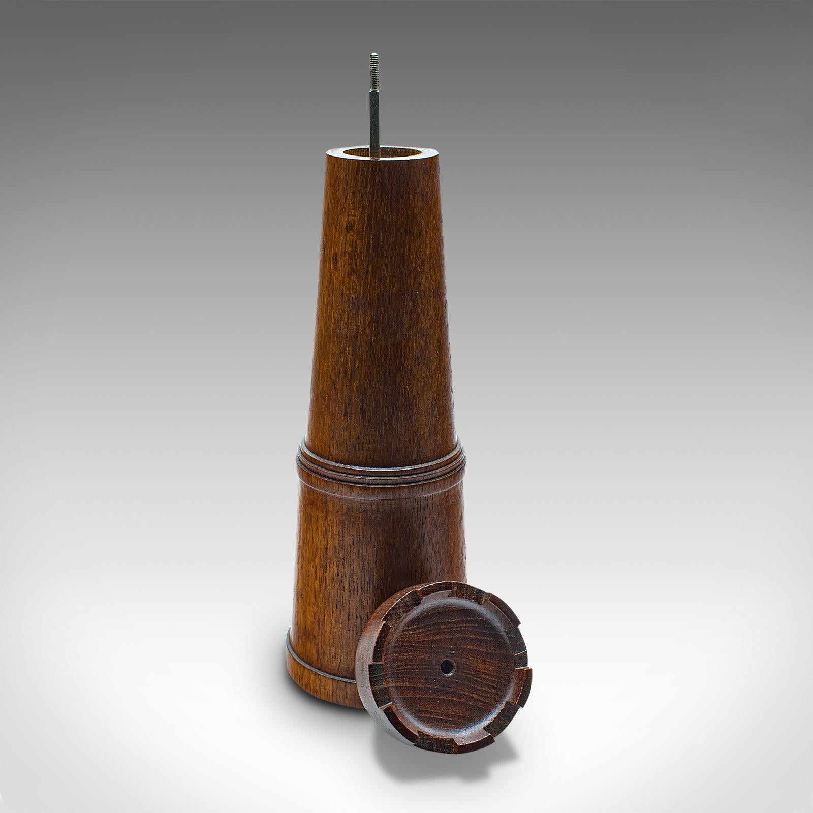 Britannico Macinapepe decorativo d'epoca, inglese, Oak, dispensatore di condimenti, torre degli scacchi in vendita