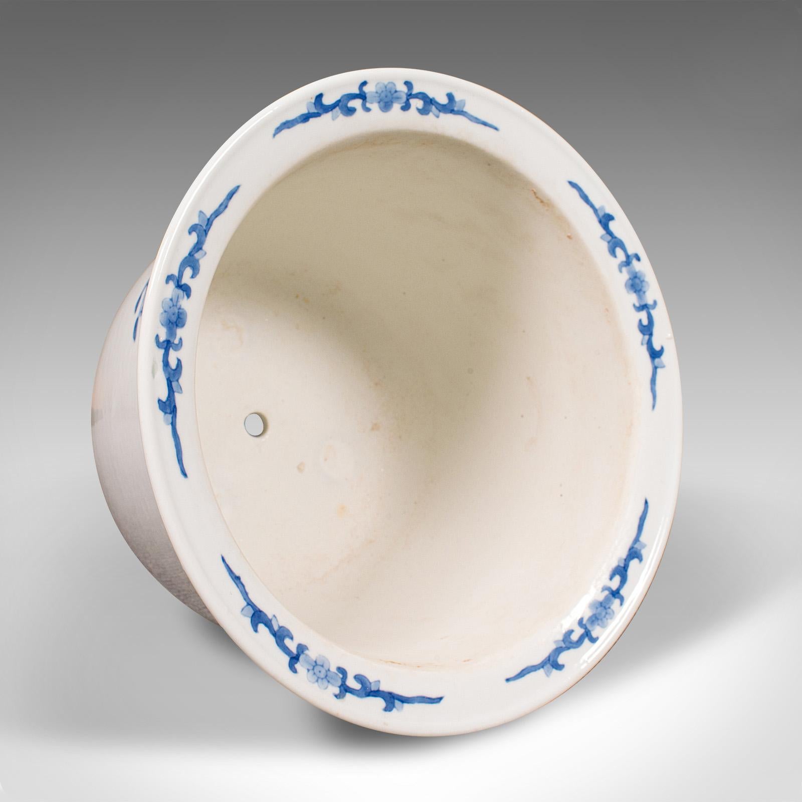 Dekoratives Vintage-Pflanzgefäß, chinesisch, Keramik, blau und weiß, Jardiniere, Topf (20. Jahrhundert) im Angebot