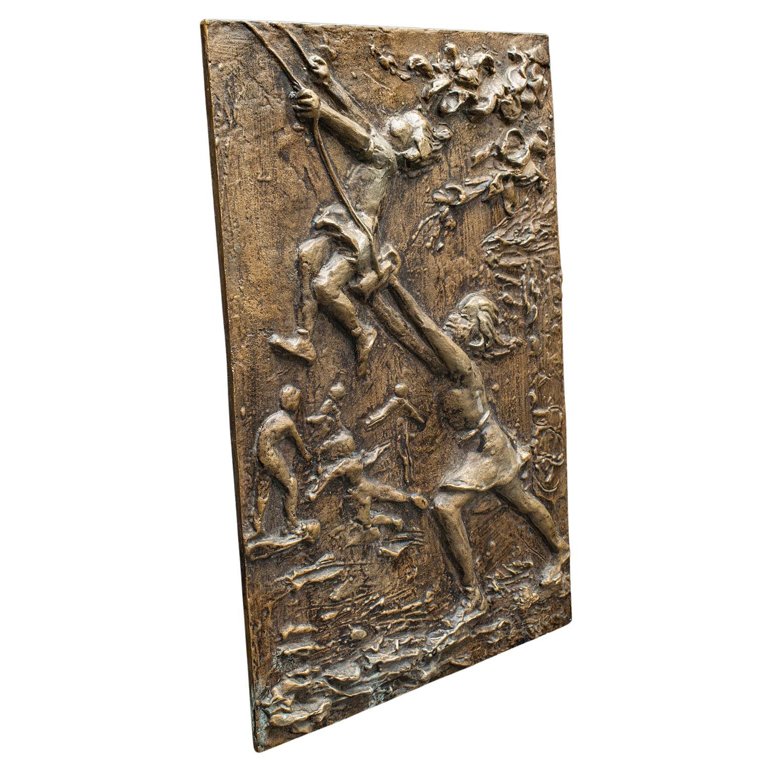 Placa decorativa en relieve vintage, inglesa, placa de bronce, mediados de siglo, circa 1950