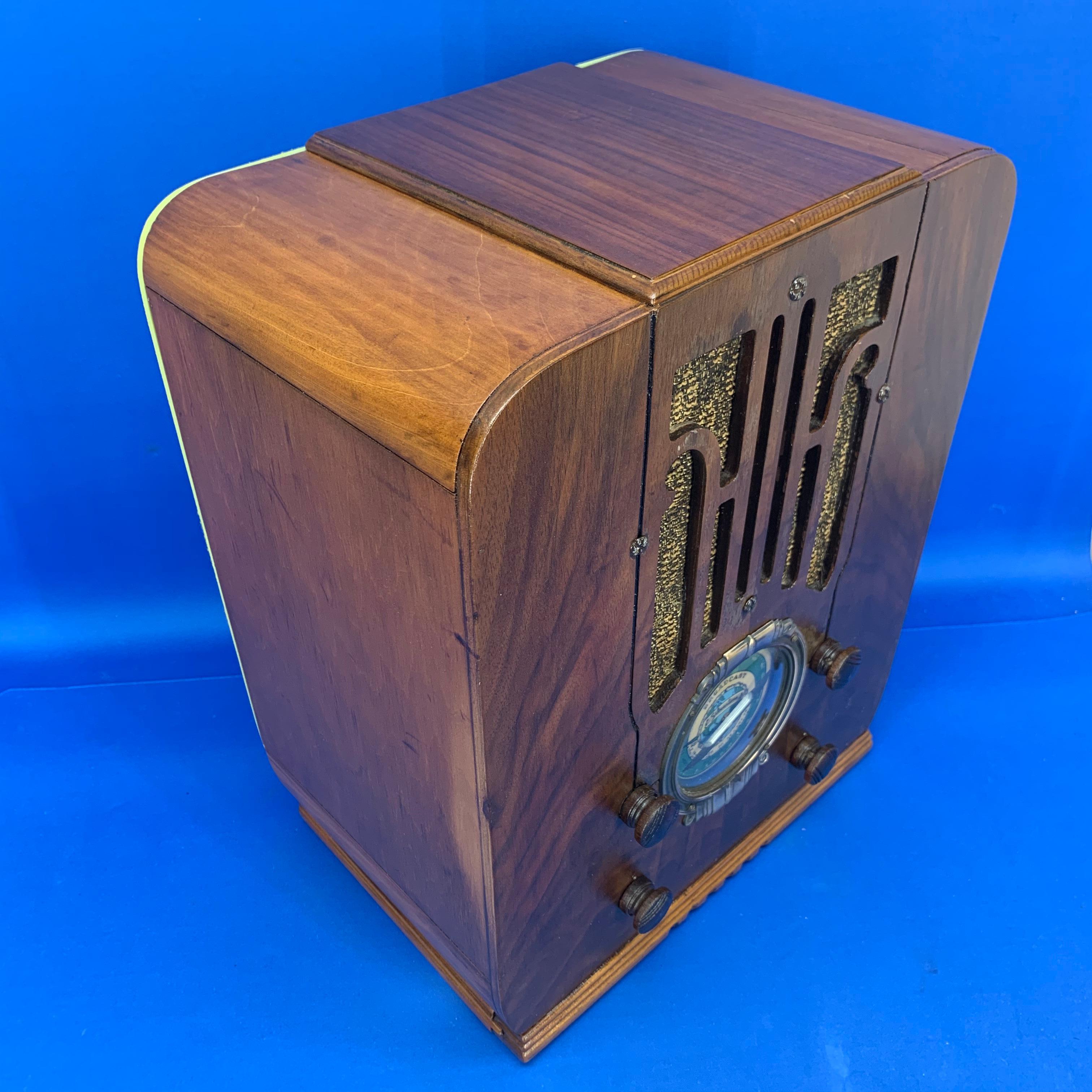 Vintage Decorative Silvertone Tabletop Radio with Plexiglass Back, Circa 1910 3
