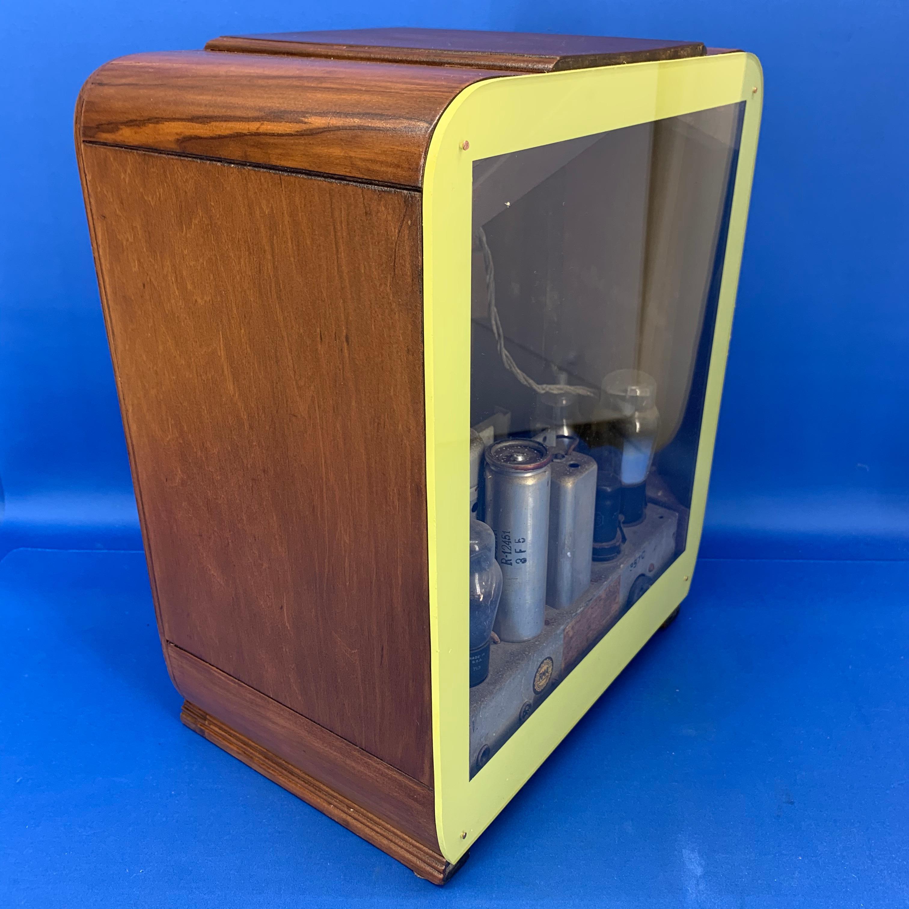 Vintage Decorative Silvertone Tabletop Radio with Plexiglass Back, Circa 1910 In Good Condition In Haddonfield, NJ