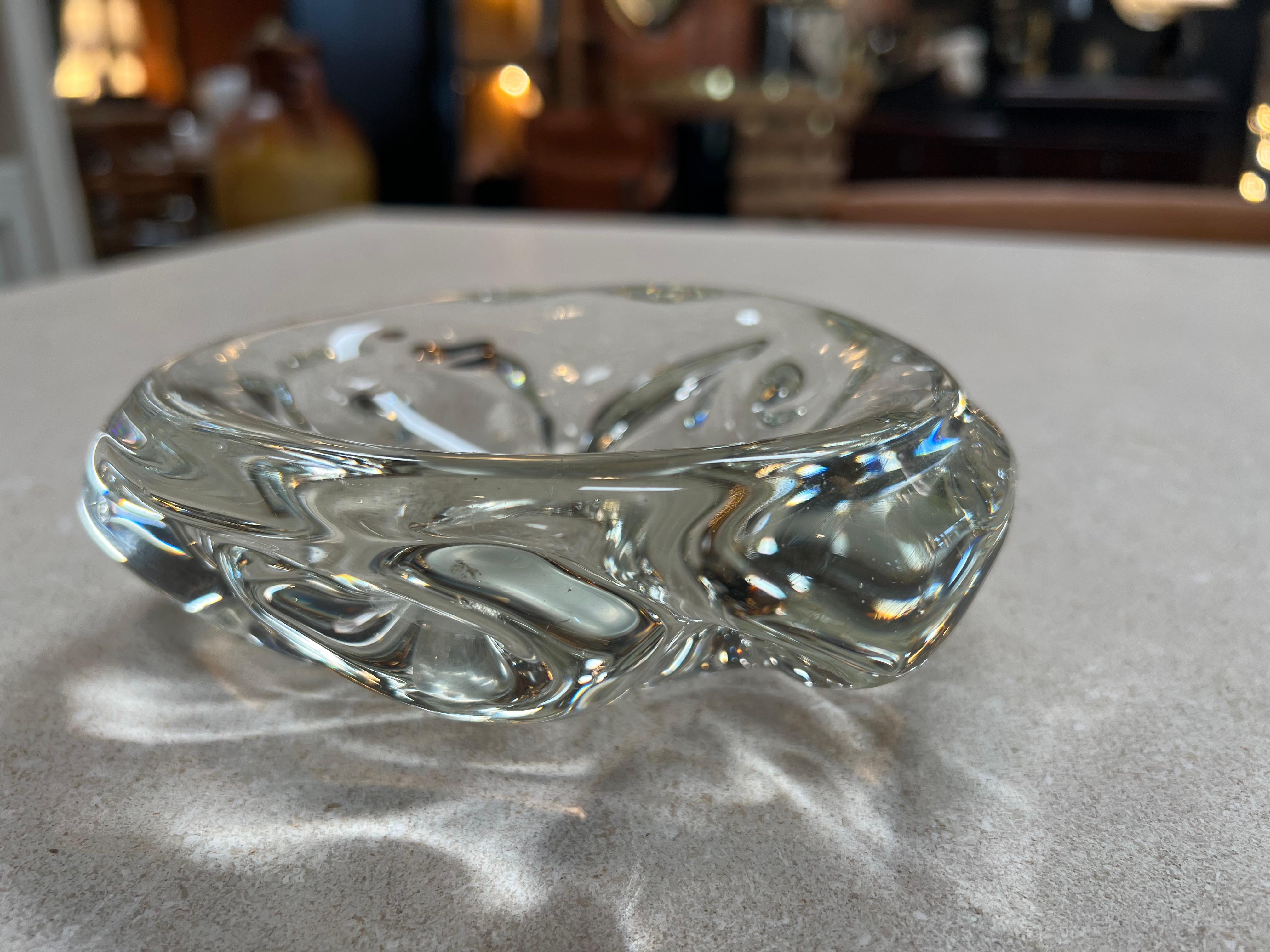 Mid-Century Modern Petit bol décoratif en forme de coquille de verre vintage, années 1960 en vente