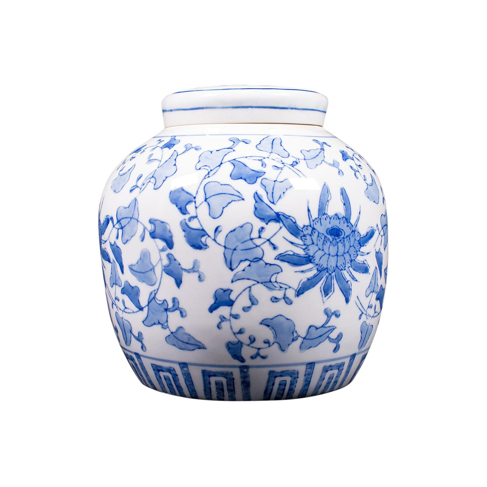 https://a.1stdibscdn.com/vintage-decorative-spice-jar-oriental-ceramic-ginger-tea-caddy-circa-1940-for-sale/1121189/f_246715321627460004532/24671532_master.jpg
