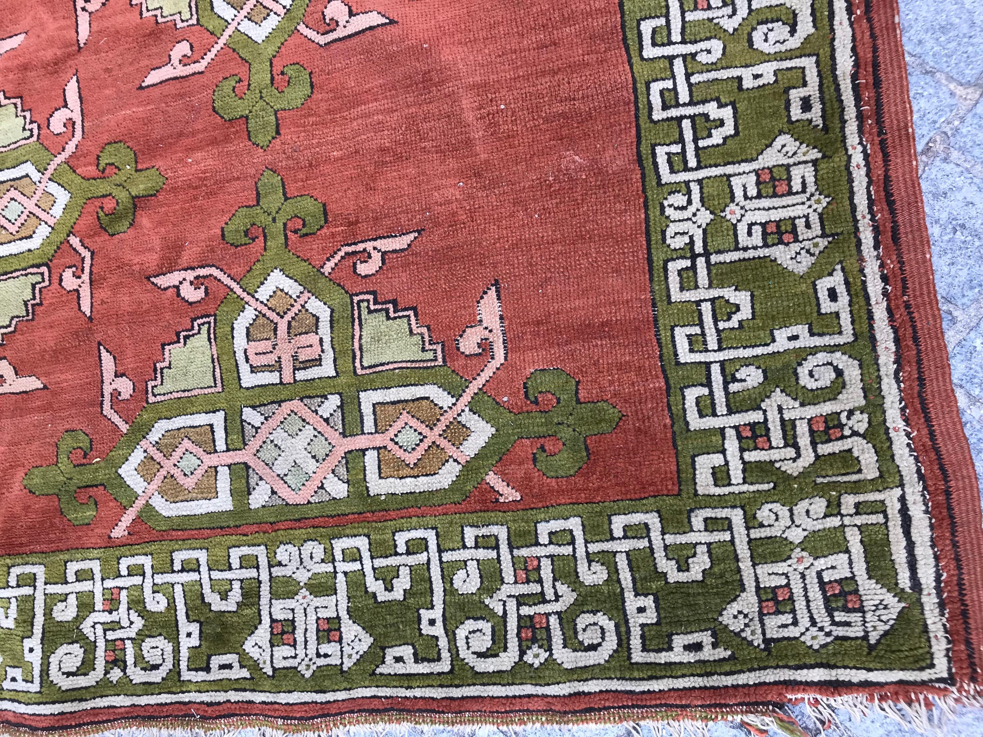 Vintage Decorative Square Turkish Ushak Rug In Fair Condition In Saint Ouen, FR