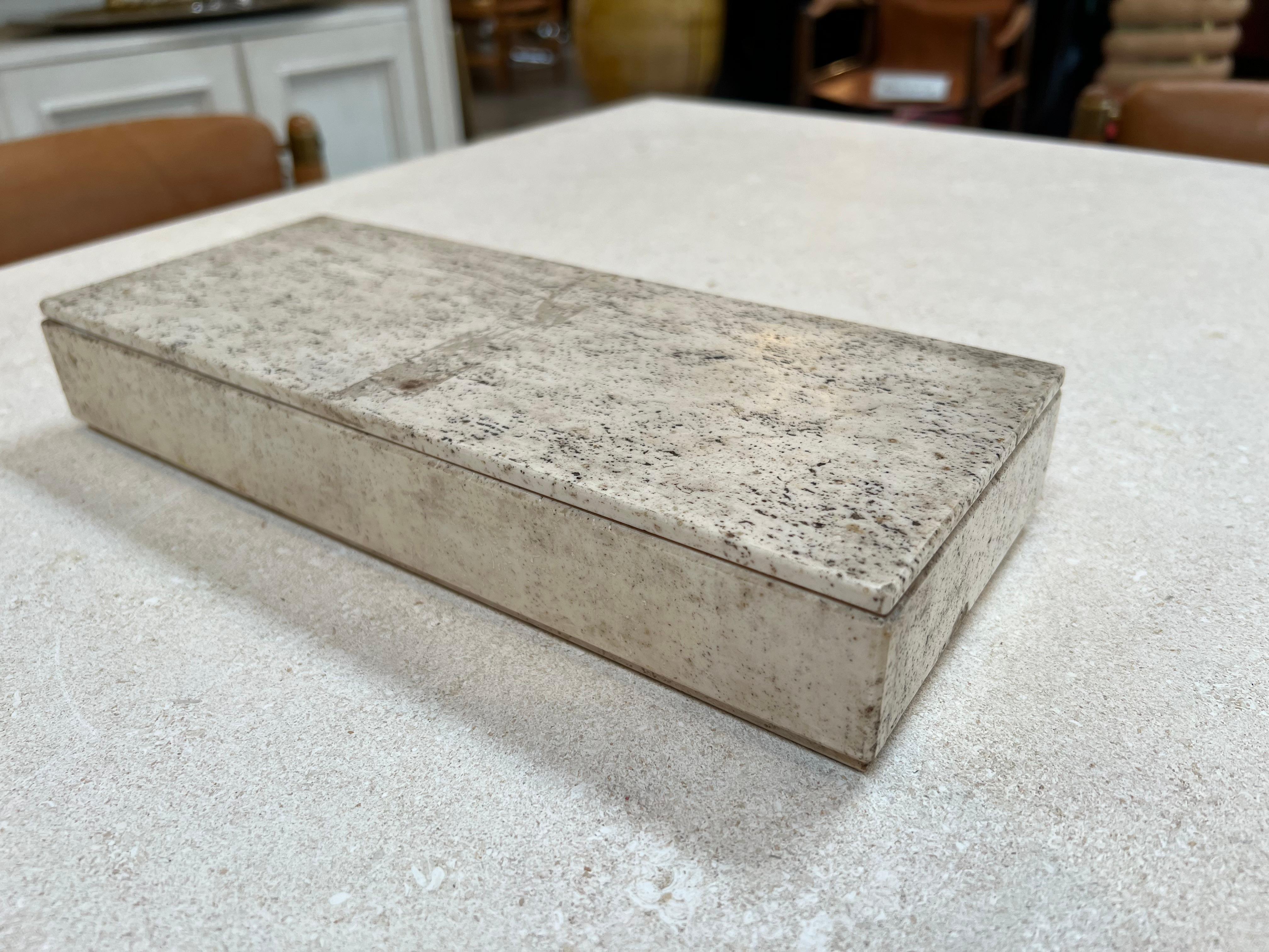 Vintage Decorative Travertine Box 1980s In Good Condition For Sale In Los Angeles, CA
