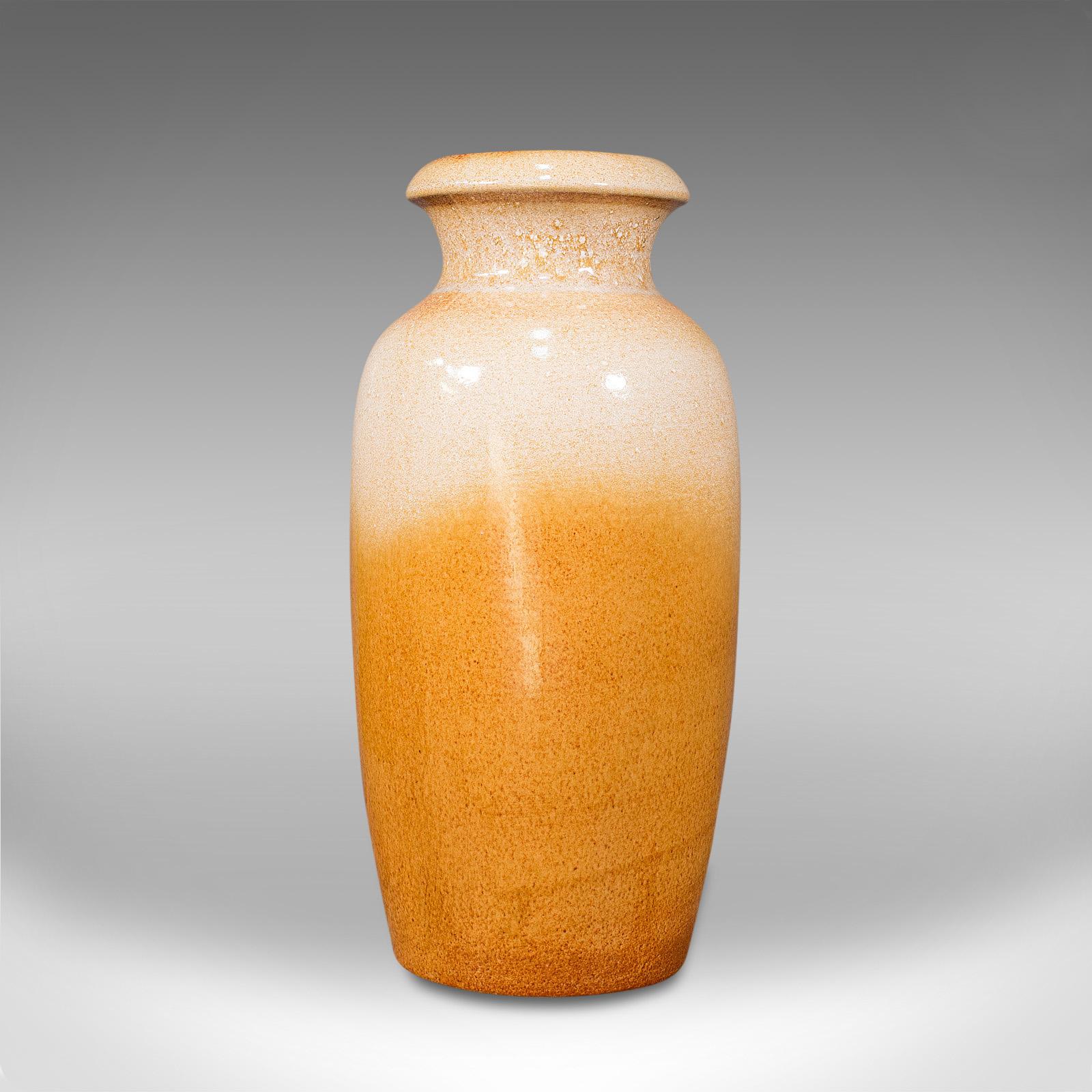 Céramique Vase décoratif vintage, allemand, céramique, lave, fleur, milieu de siècle, circa 1960 en vente