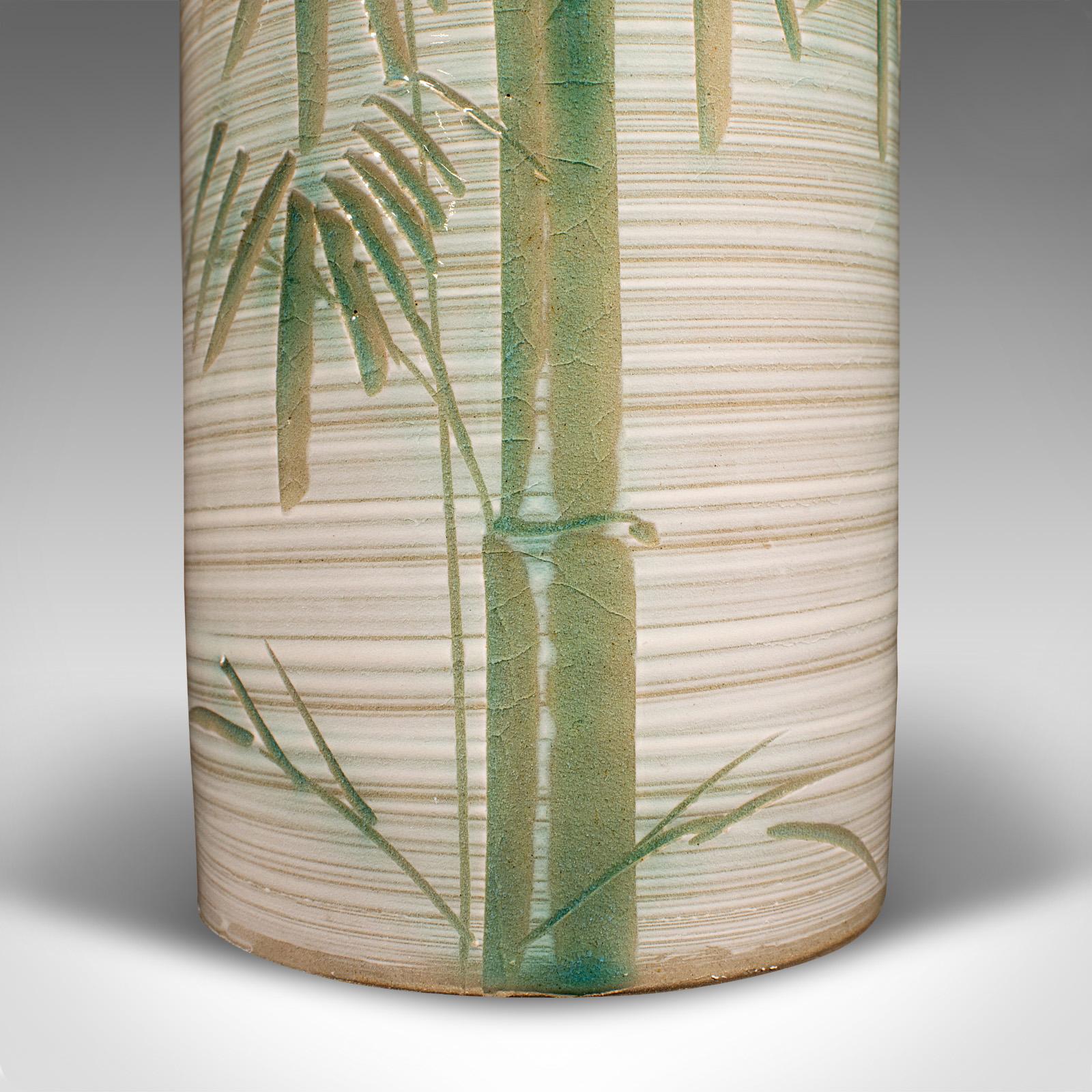 Vaso decorativo d'epoca, giapponese, in ceramica, motivo di bambù, manico di fiori, C.C. 1980 in vendita 2