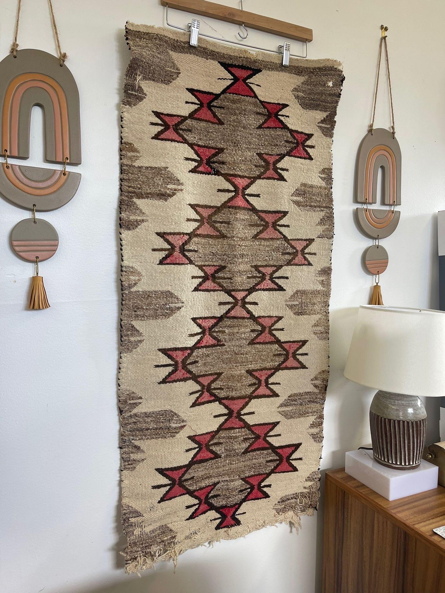 Mid-Century Modern Vintage Decorative Wall Hanging Tapestry Primitive Design en vente