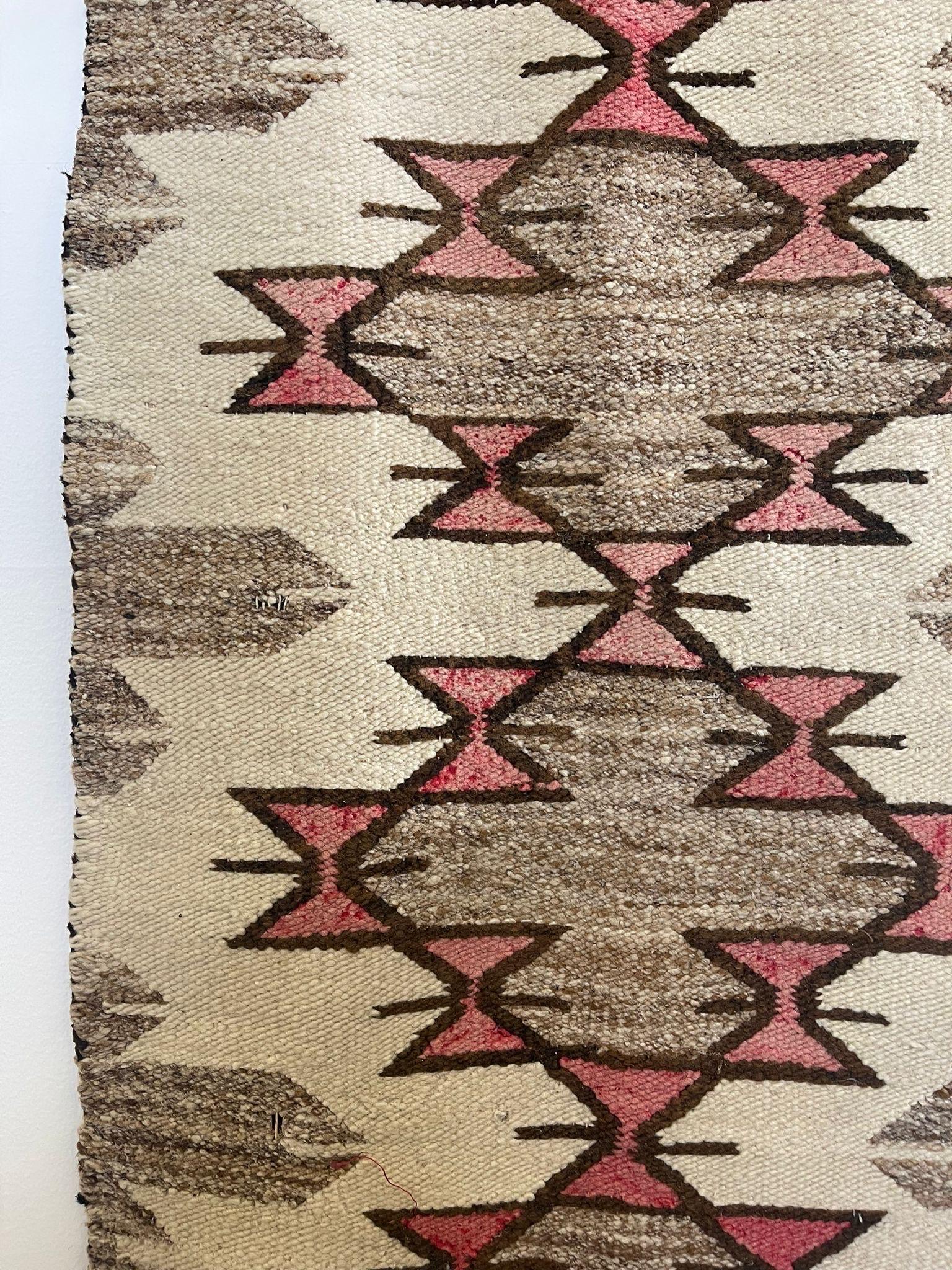 Fin du 20e siècle Vintage Decorative Wall Hanging Tapestry Primitive Design en vente