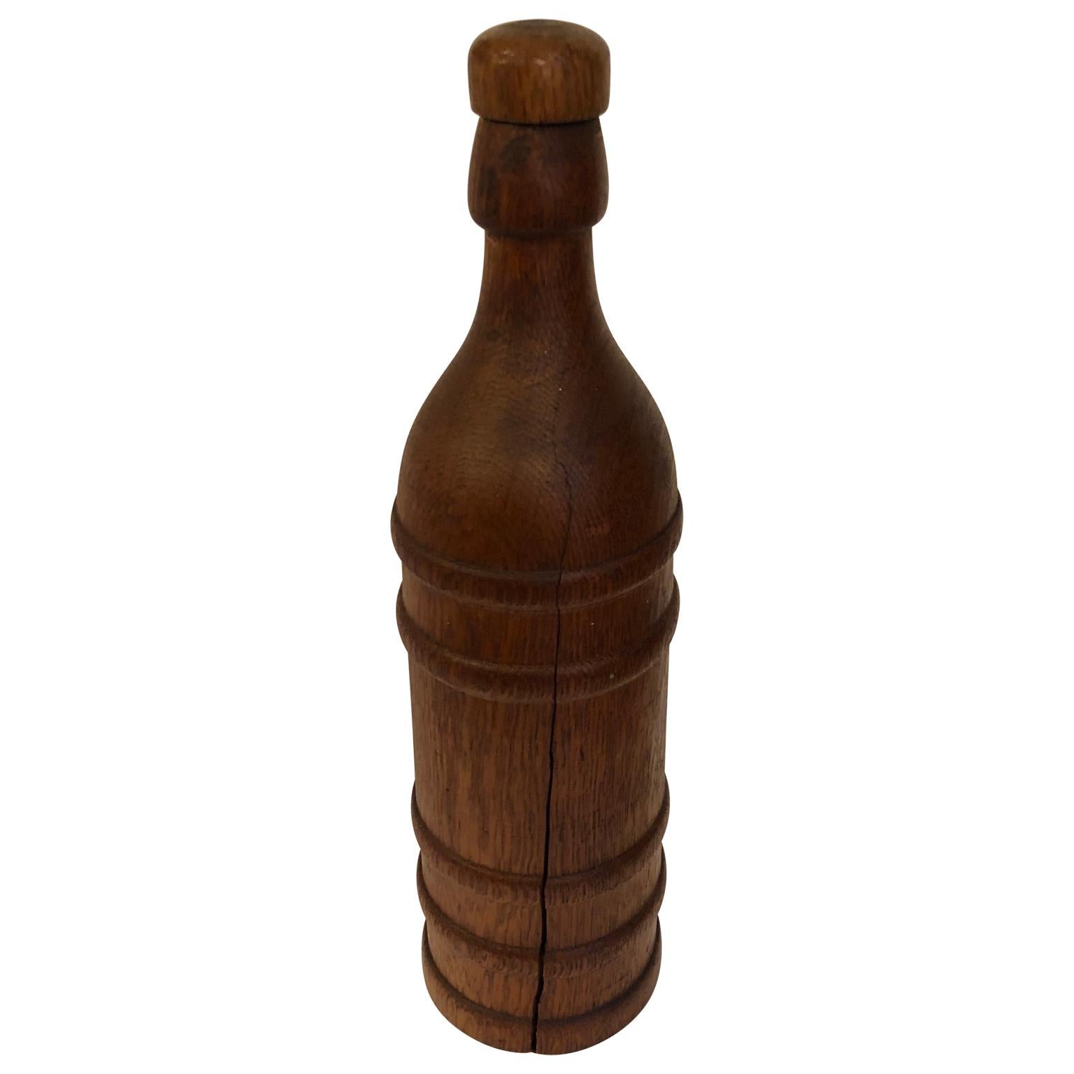 Dänische Dekanterflasche aus Holz aus der Mitte des Jahrhunderts.
