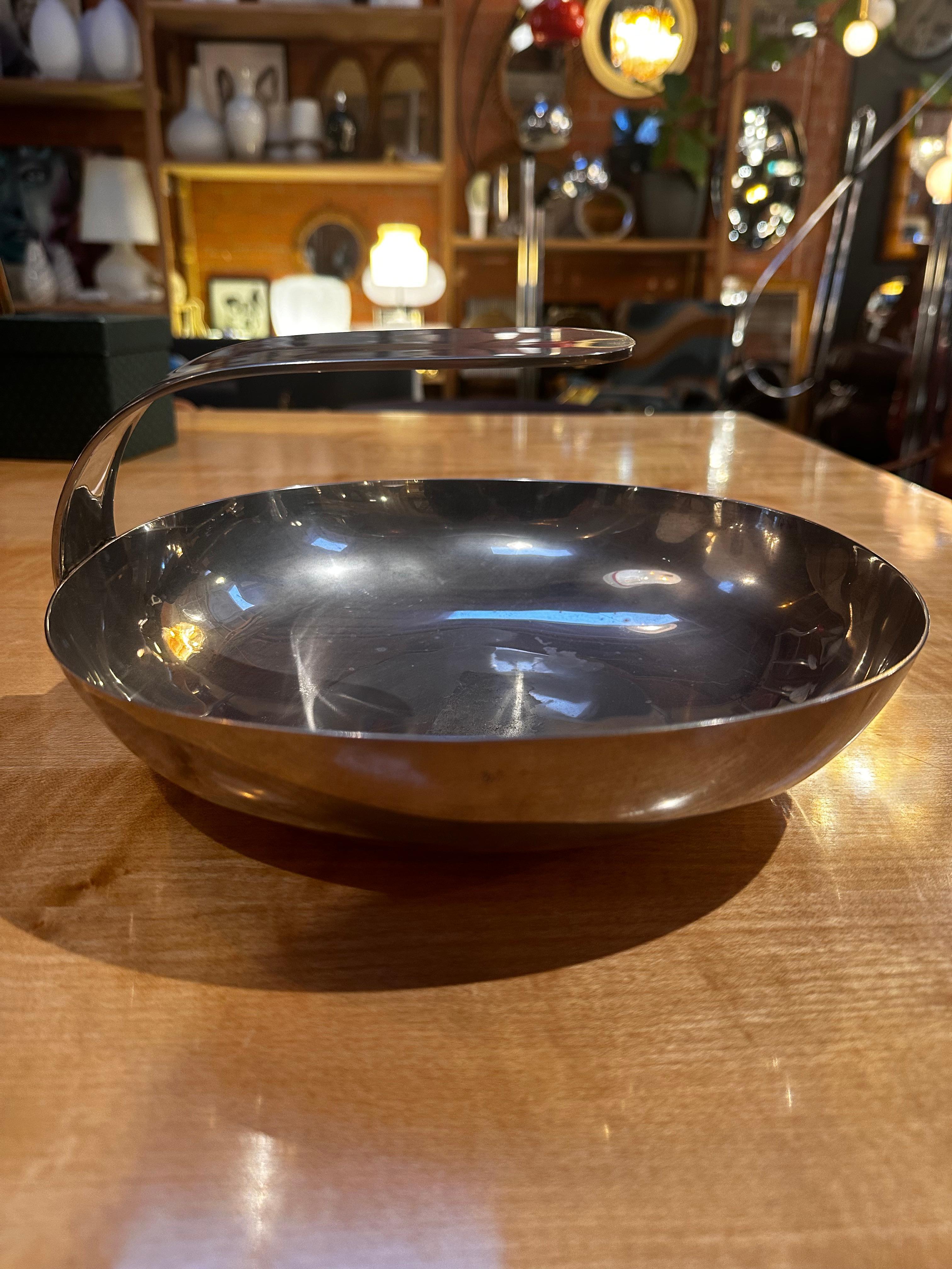Vintage Decortive Silver Center Bowl by Sabbatini In Good Condition For Sale In Los Angeles, CA