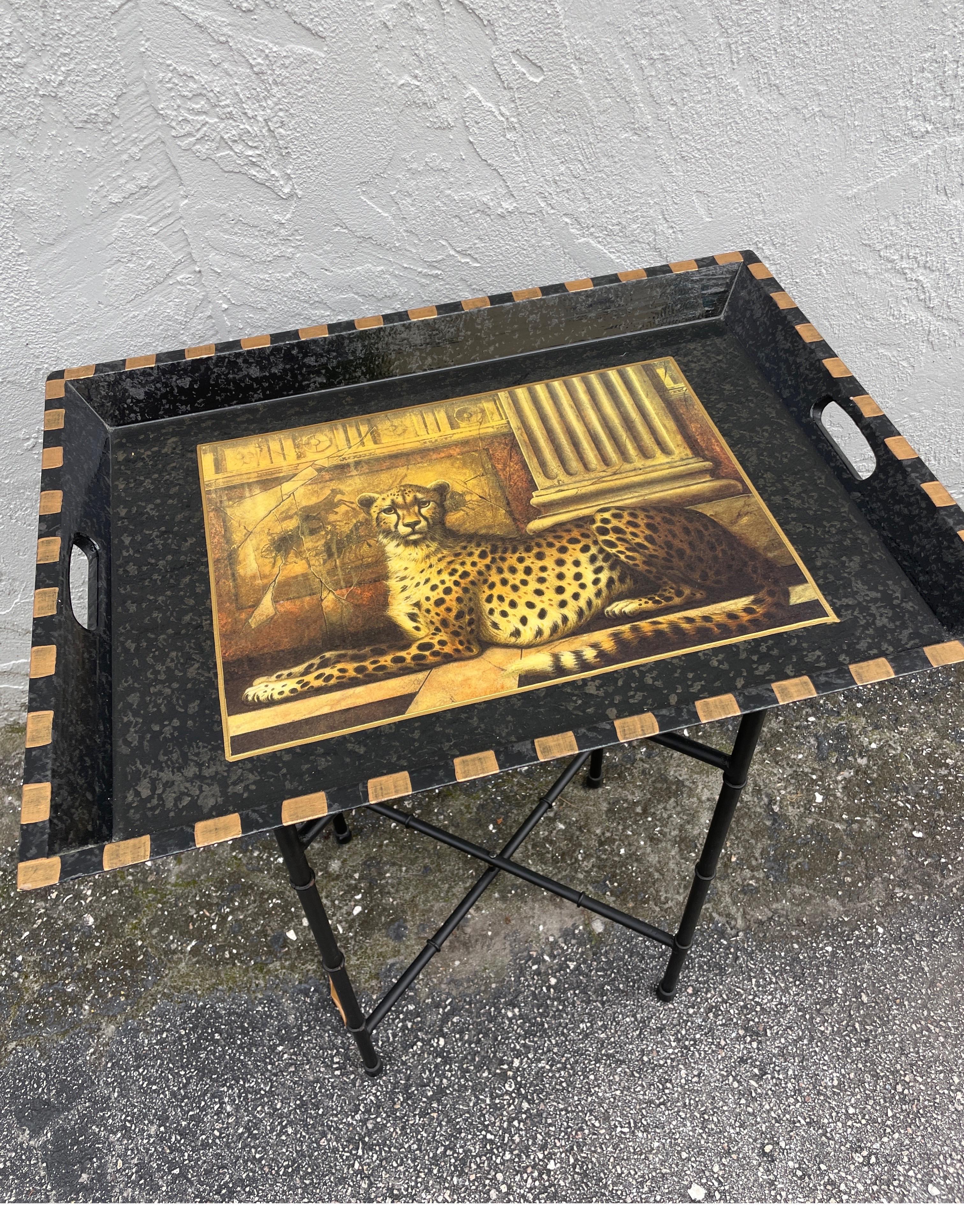 Decoupage Leopardentablett-Tabletttisch auf schwarzem Eisensockel, Vintage im Angebot 1