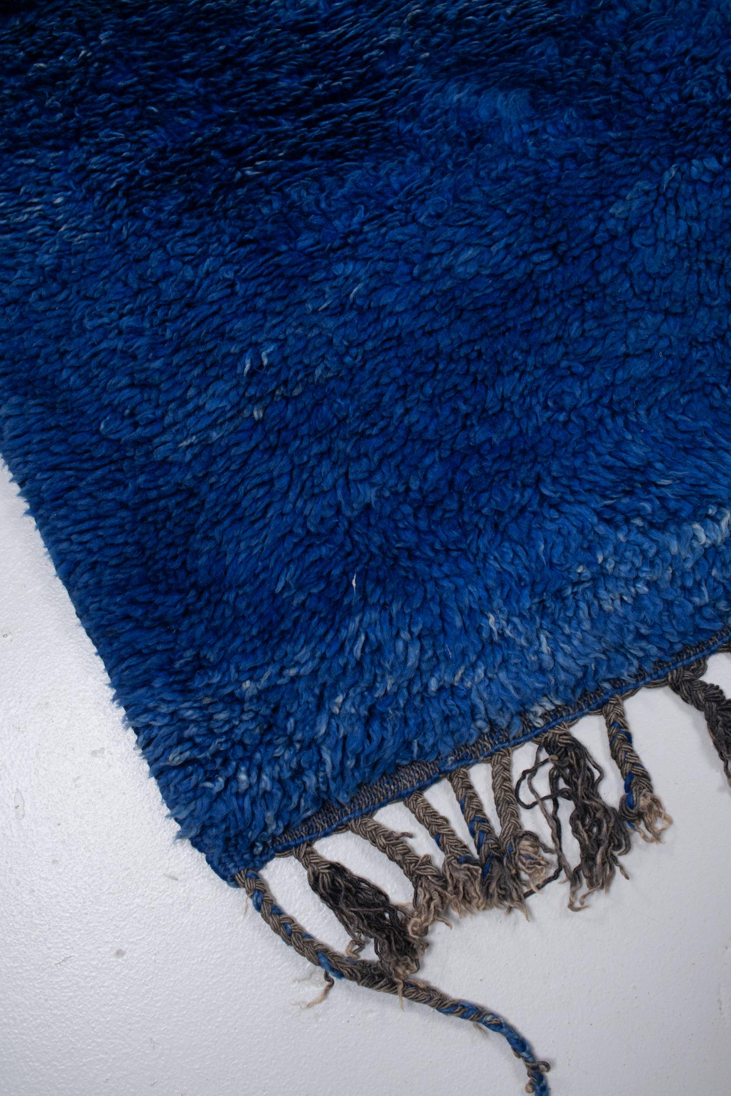 Vintage Deep Blue Beni Mrirt Rug In Good Condition For Sale In West Palm Beach, FL