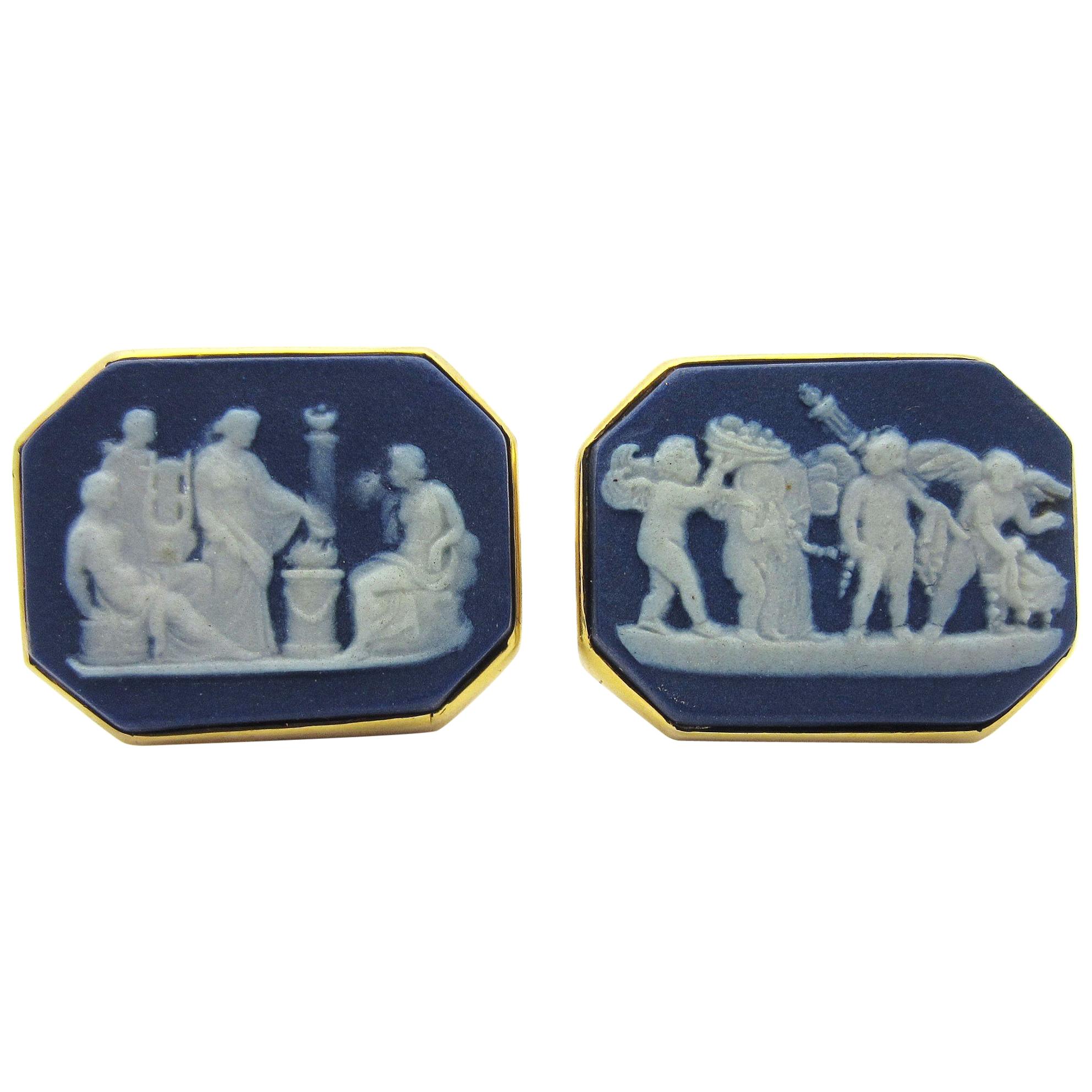 English jewelry maker, Wedgwood, has been creating exquisite cufflinks since 1759. This wonderful pair of 14k yellow gold links are no exception.
The matching pair is finished with two bezel-set Wedgwood-original carvings in deep blue with ancient