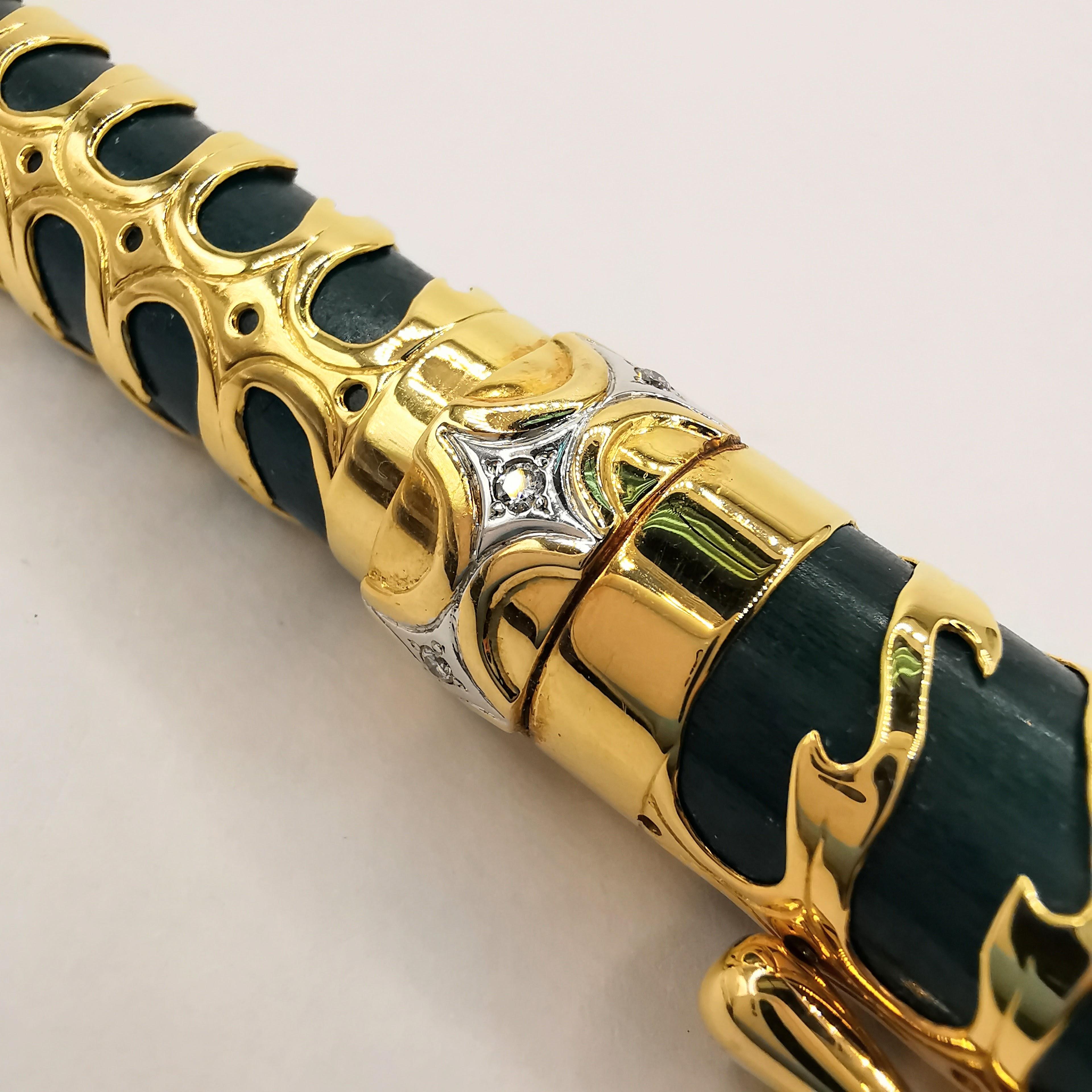 Taille ronde Vintage Deep Green .4 Carat Diamond 18k Yellow Gold Ball Pen Sandalwood Box Set en vente