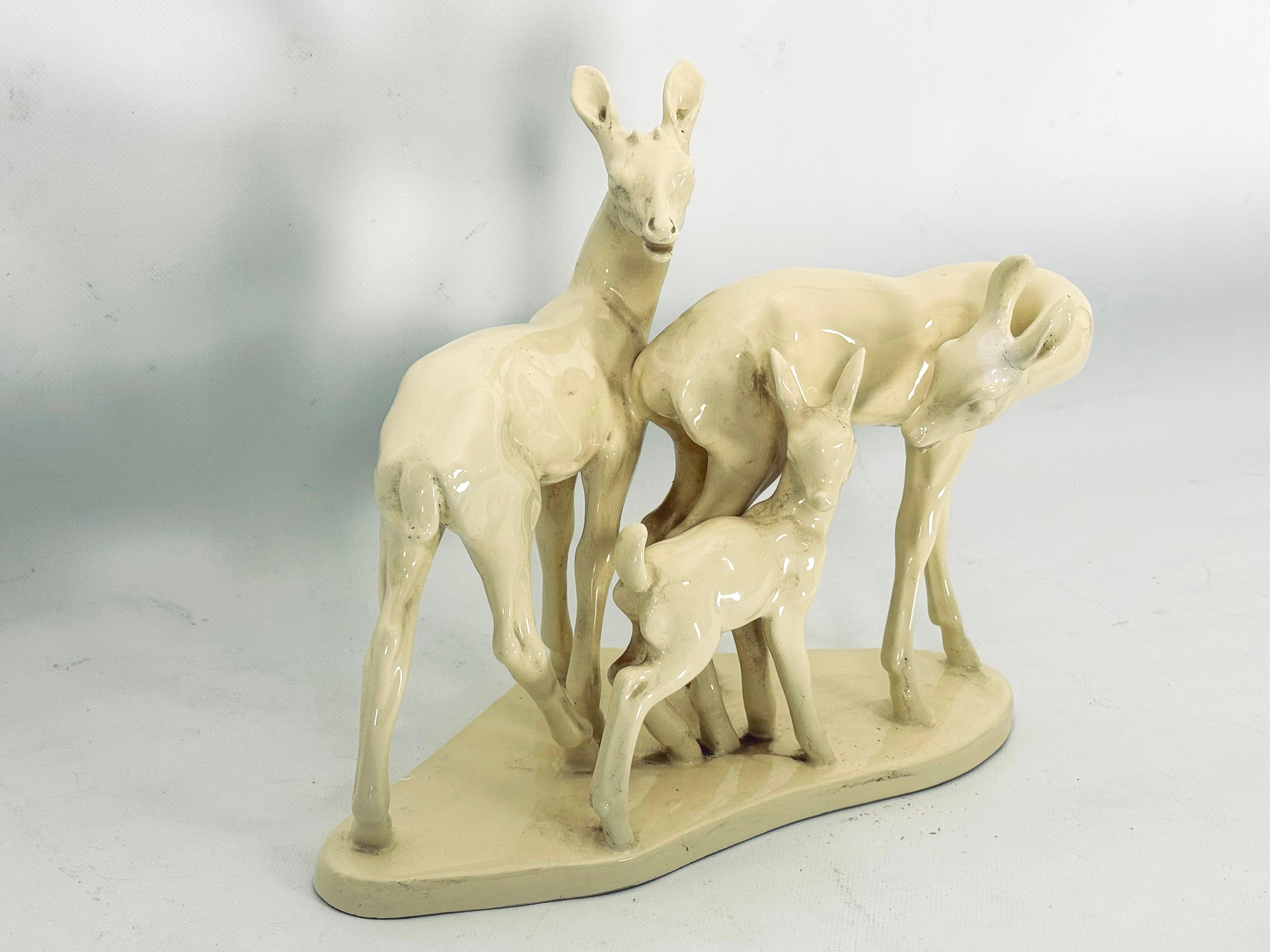 Vintage deer family sculpture in ceramic. Italy 1950s In Good Condition For Sale In Catania, CT