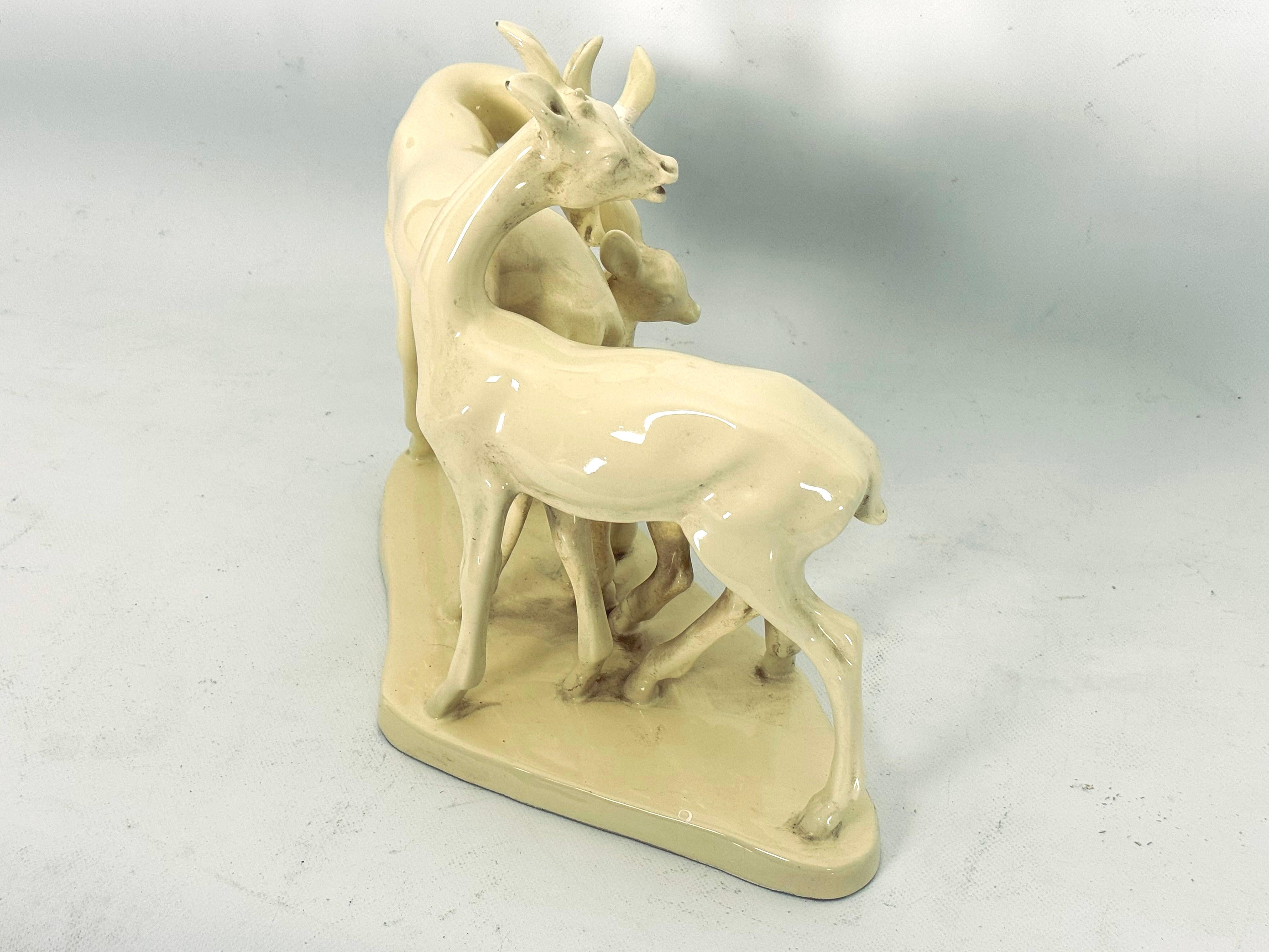 Vintage deer family sculpture in ceramic. Italy 1950s For Sale 1