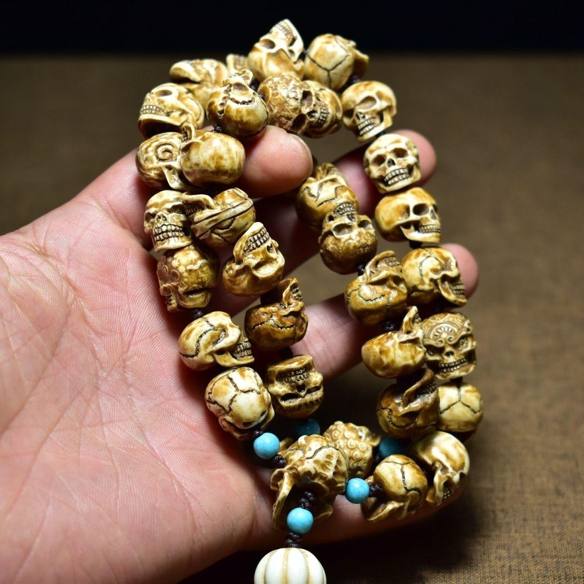 Noble-Armband, Vintage, Hirschhorn geschnitzt, achtunddreißig menschliche Skulpturen, Perlen 3