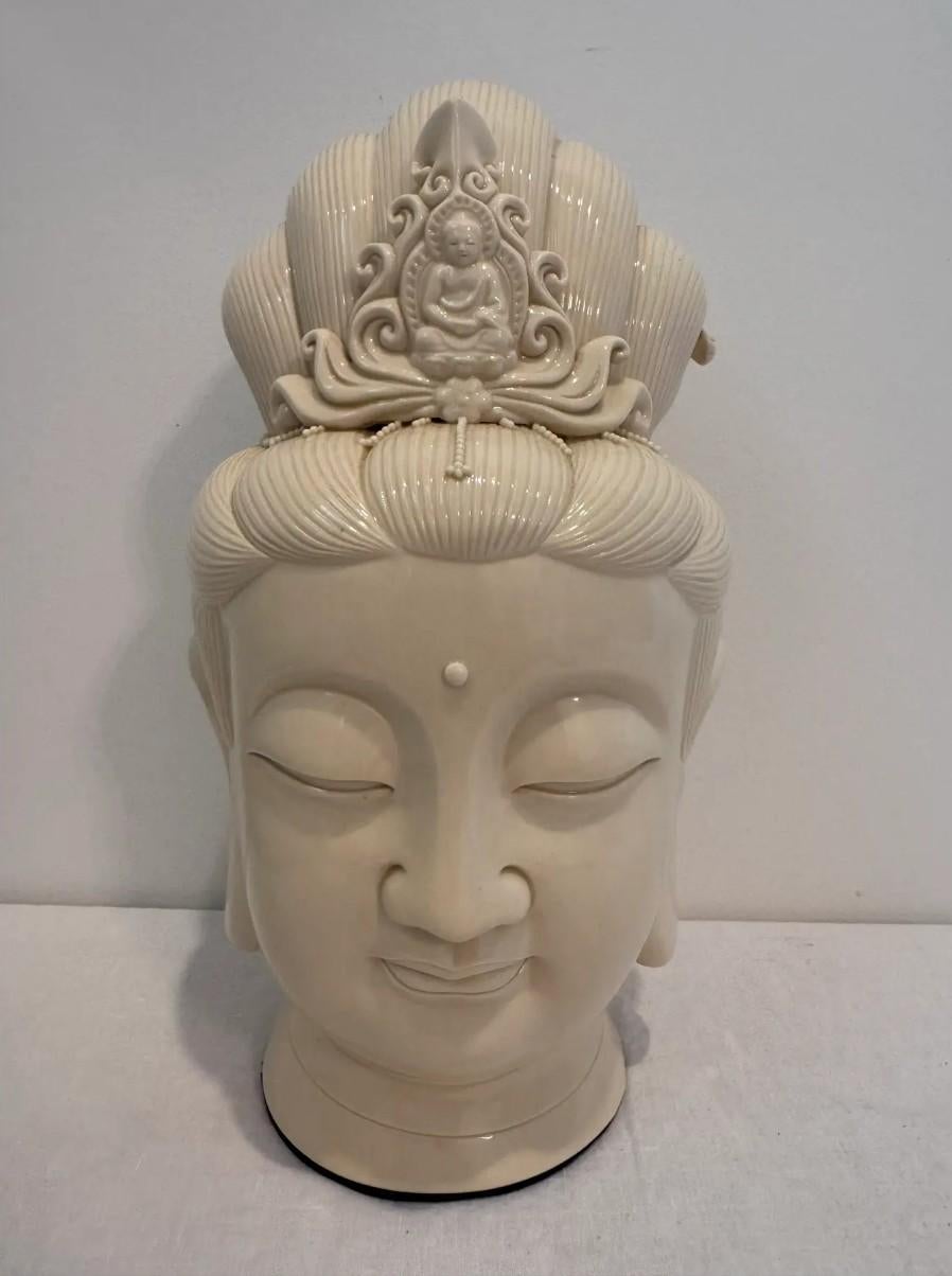 Vintage Dehua Blanc de Chine Buste Guanyin, Porcelaine émaillée à l'ivoire en vente 2
