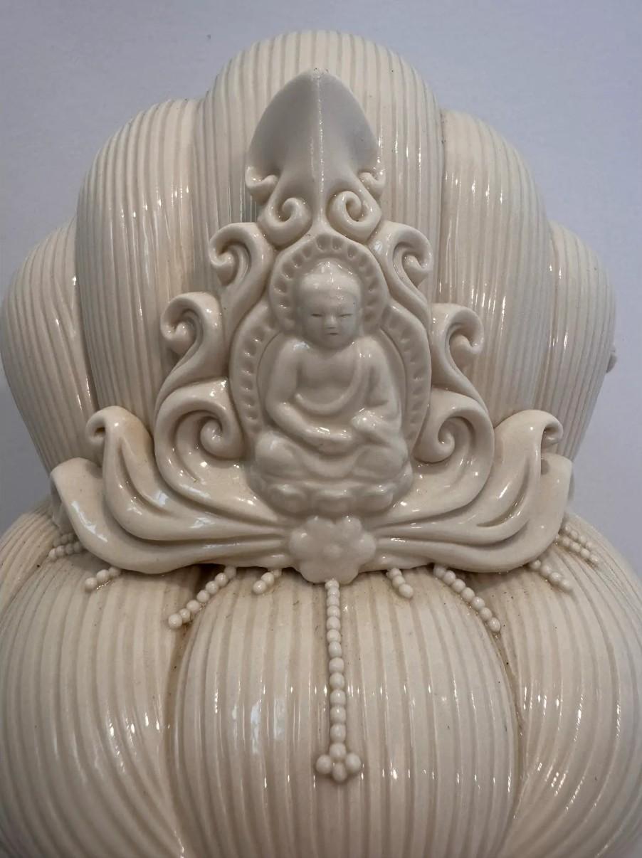 Chinois Vintage Dehua Blanc de Chine Buste Guanyin, Porcelaine émaillée à l'ivoire en vente