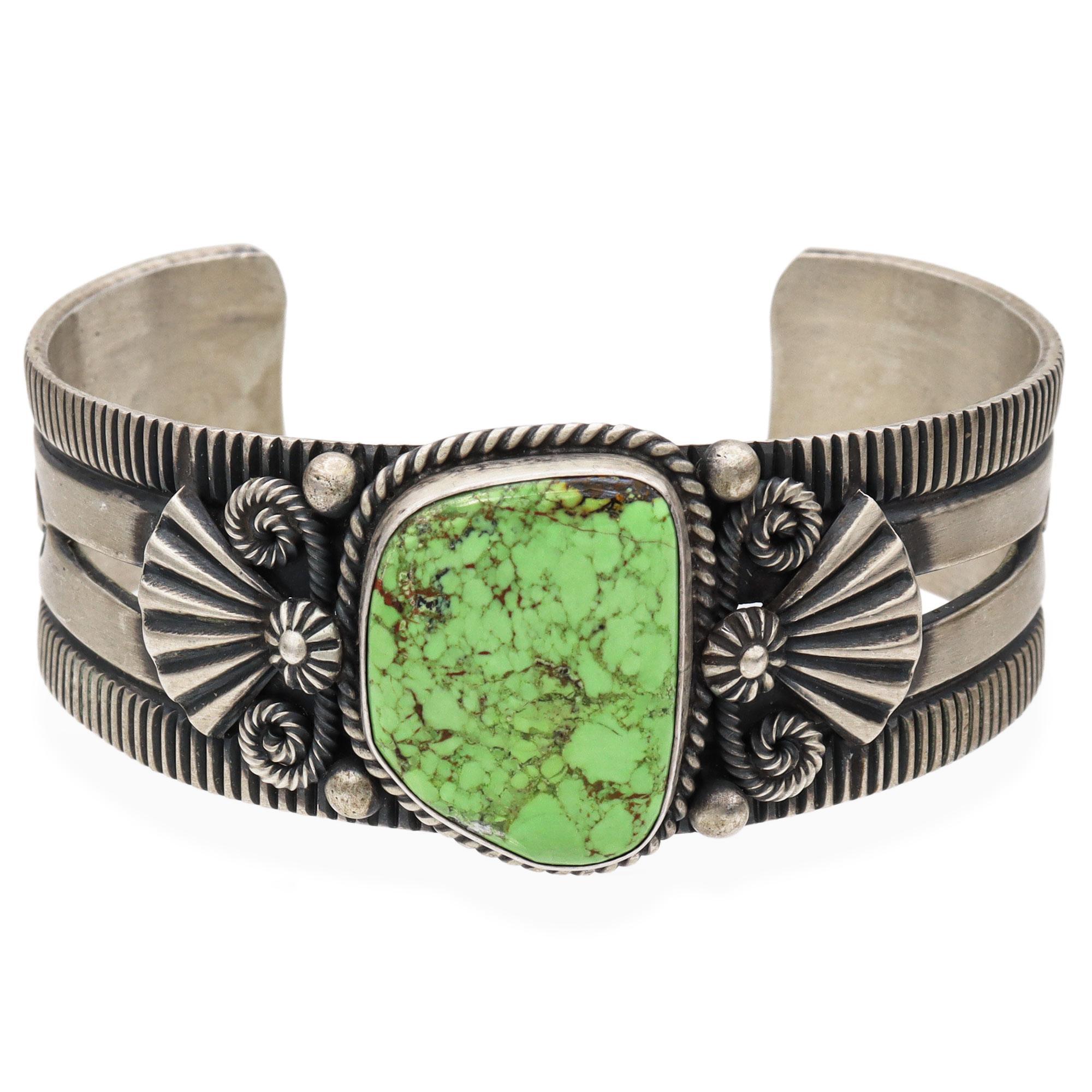 Bracciale vintage Delbert Gordon Navajo in argento sterling con gaspeite In condizioni buone in vendita a New York, NY