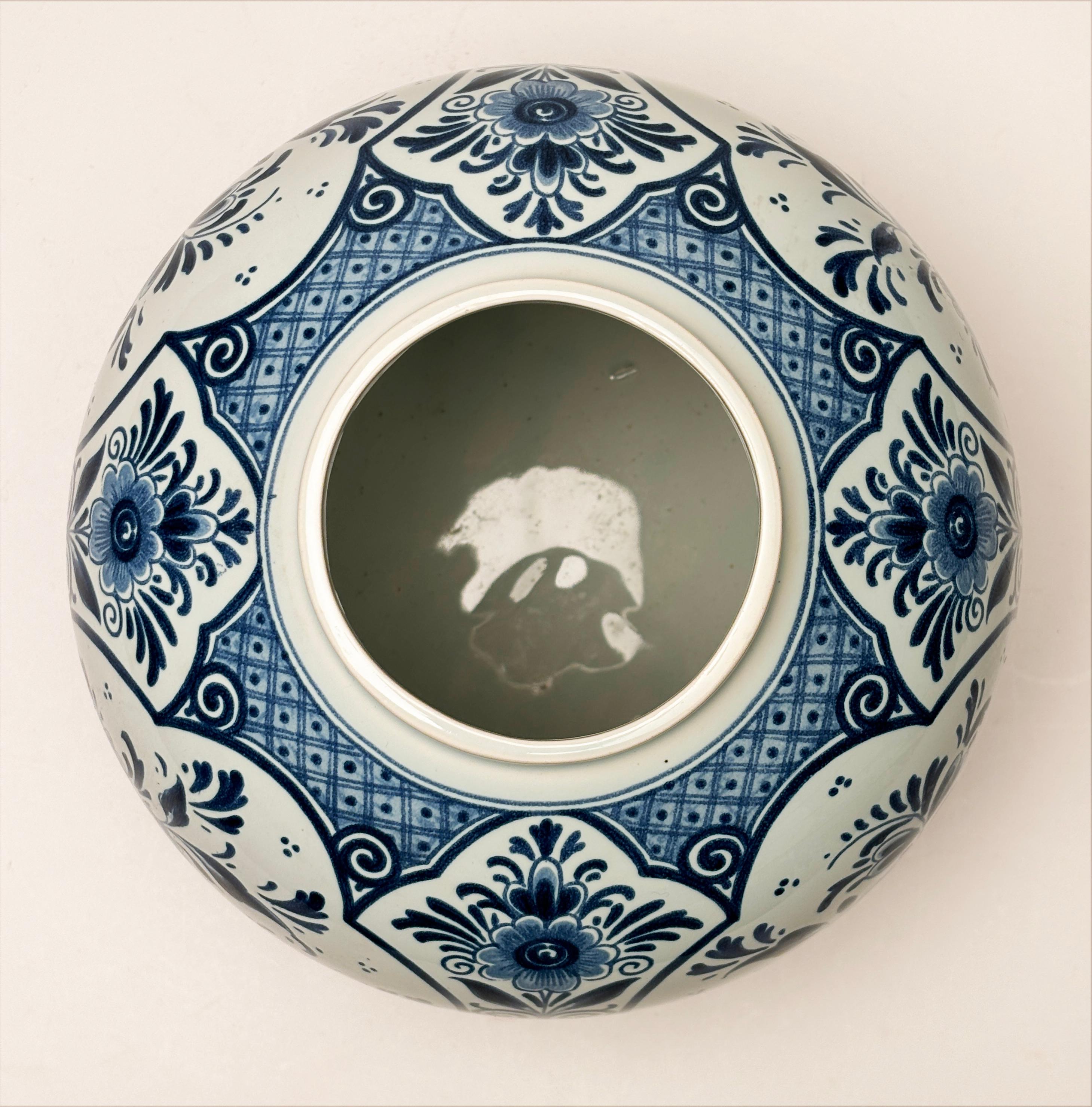 Vernissé Pot à gingembre de Delft bleu et blanc avec couvercle fabriqué en Hollande en vente