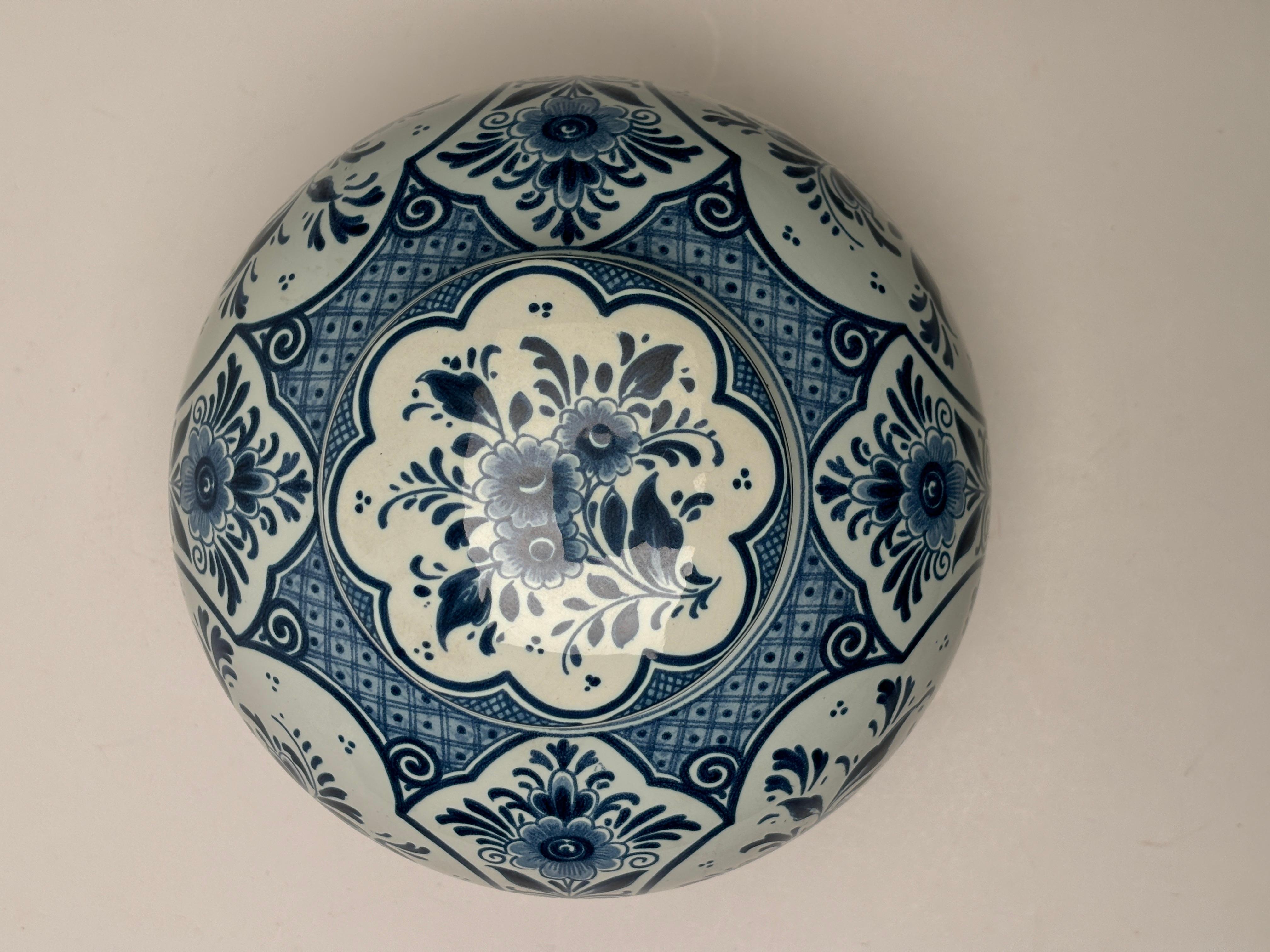 Pot à gingembre de Delft bleu et blanc avec couvercle fabriqué en Hollande Bon état - En vente à Louisville, KY