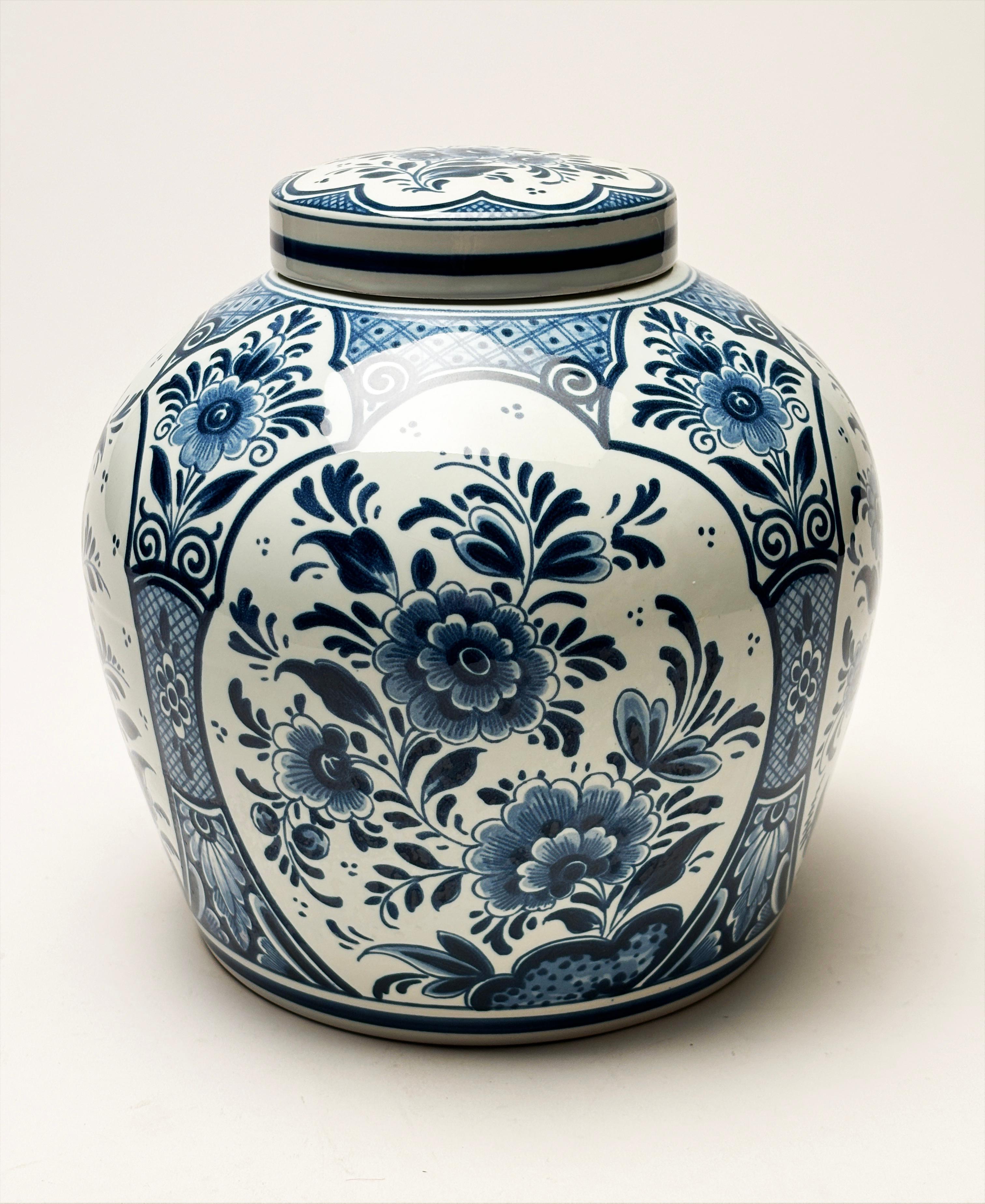 Céramique Pot à gingembre de Delft bleu et blanc avec couvercle fabriqué en Hollande en vente