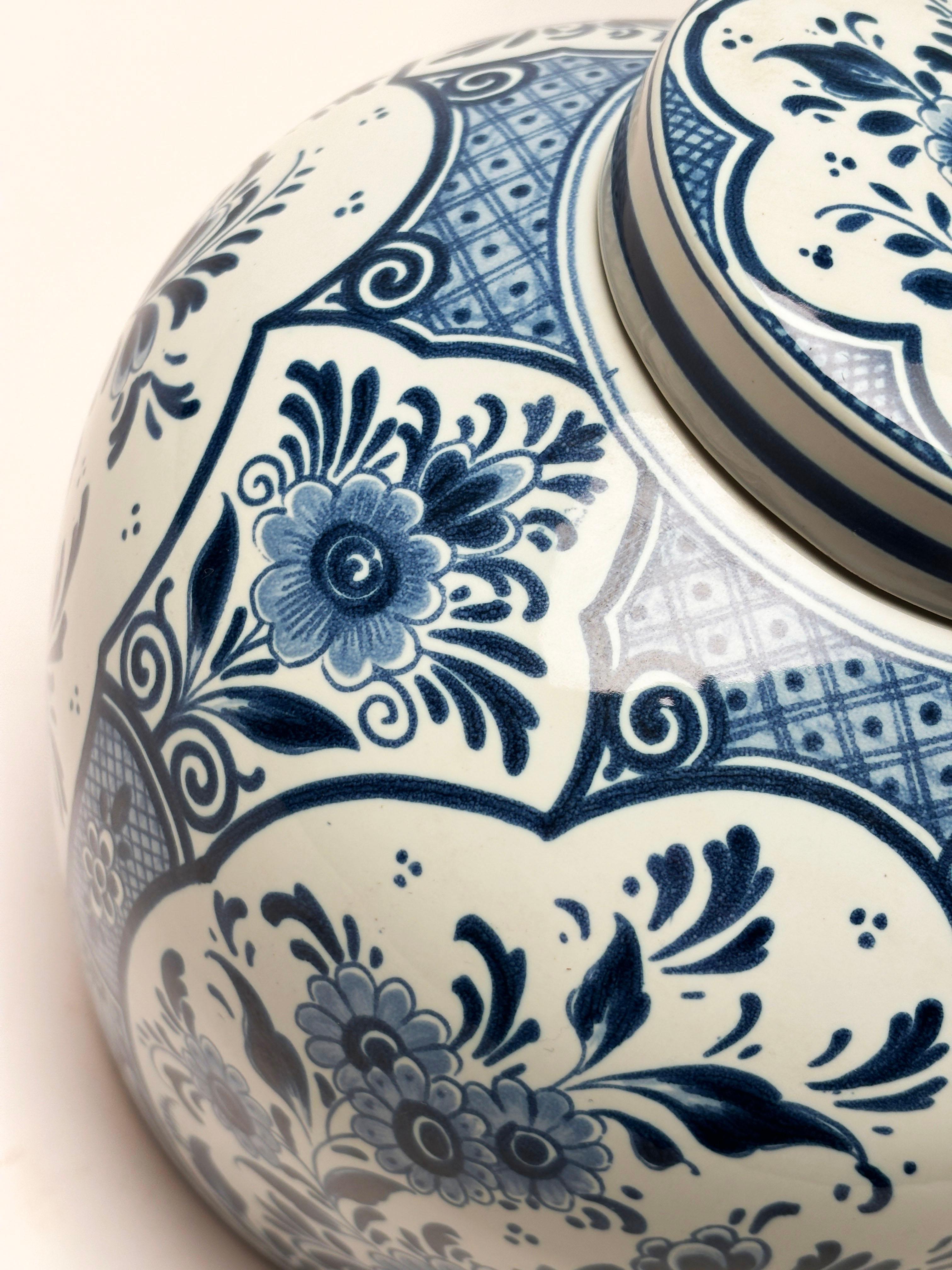 Pot à gingembre de Delft bleu et blanc avec couvercle fabriqué en Hollande en vente 1