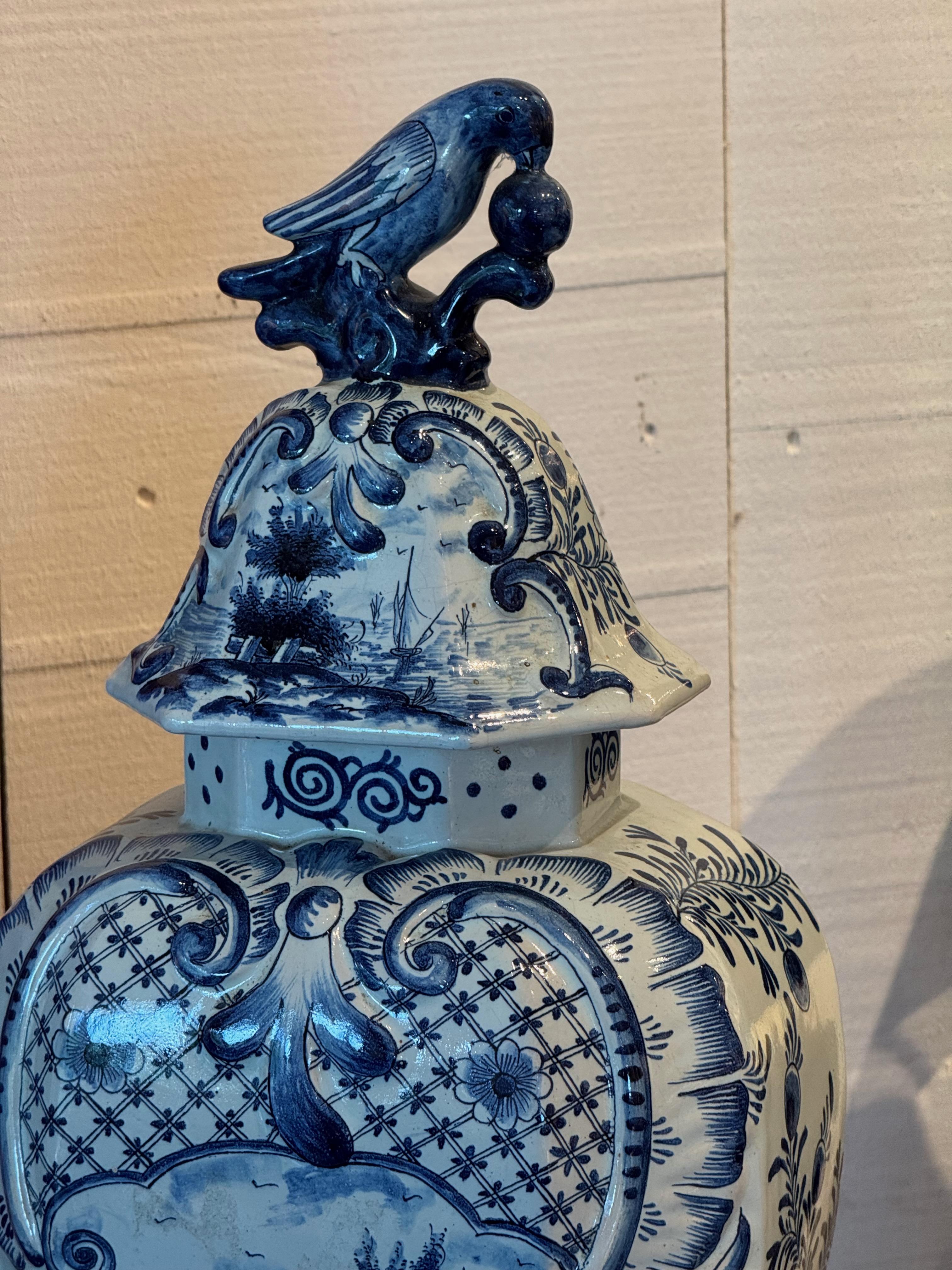 Vintage Delft Urn With Figural Scene and Bird Finial In Good Condition For Sale In Charlottesville, VA