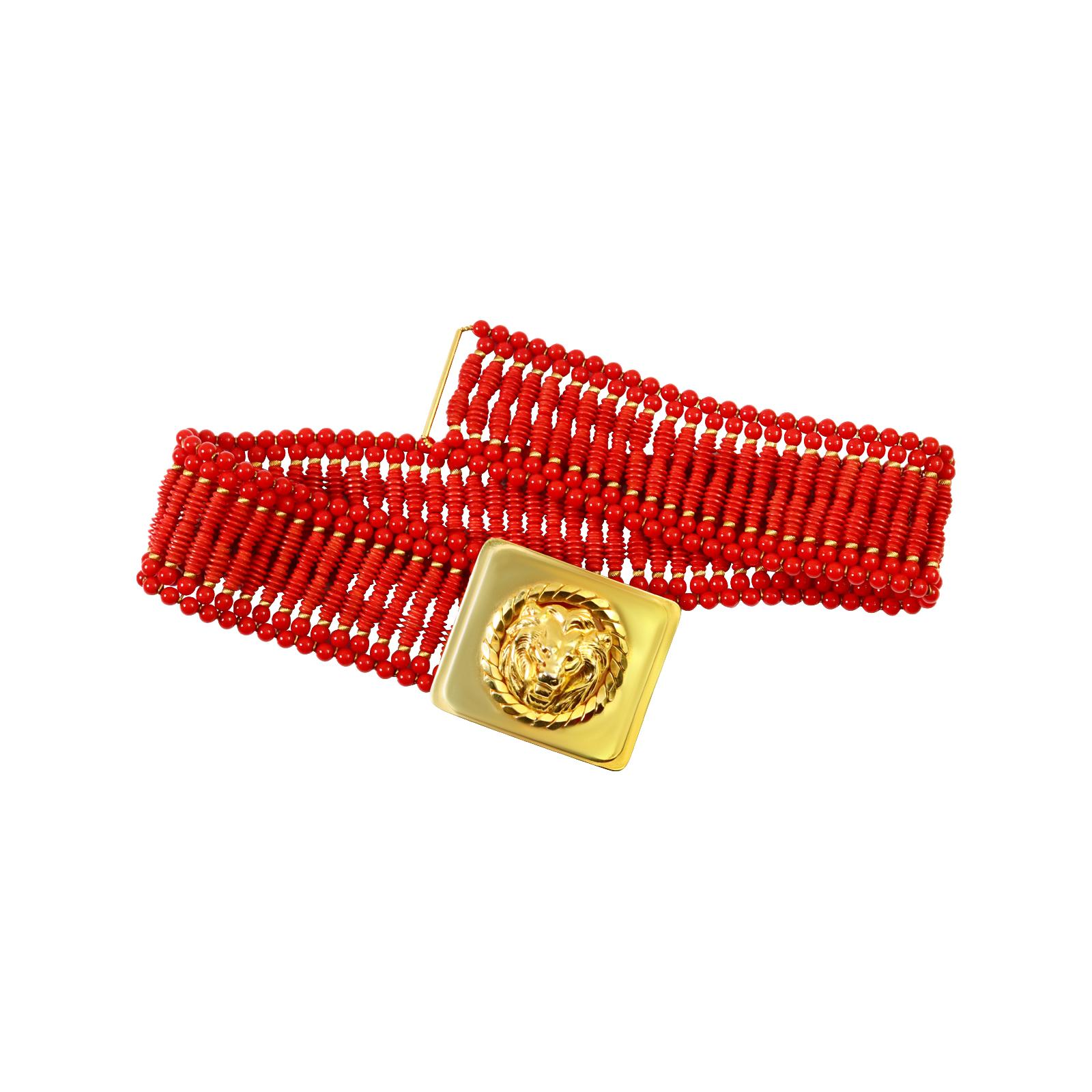 Femenino o masculino Vintage deLillo Red Beaded Belt with Gold Lion Head Buckle en venta