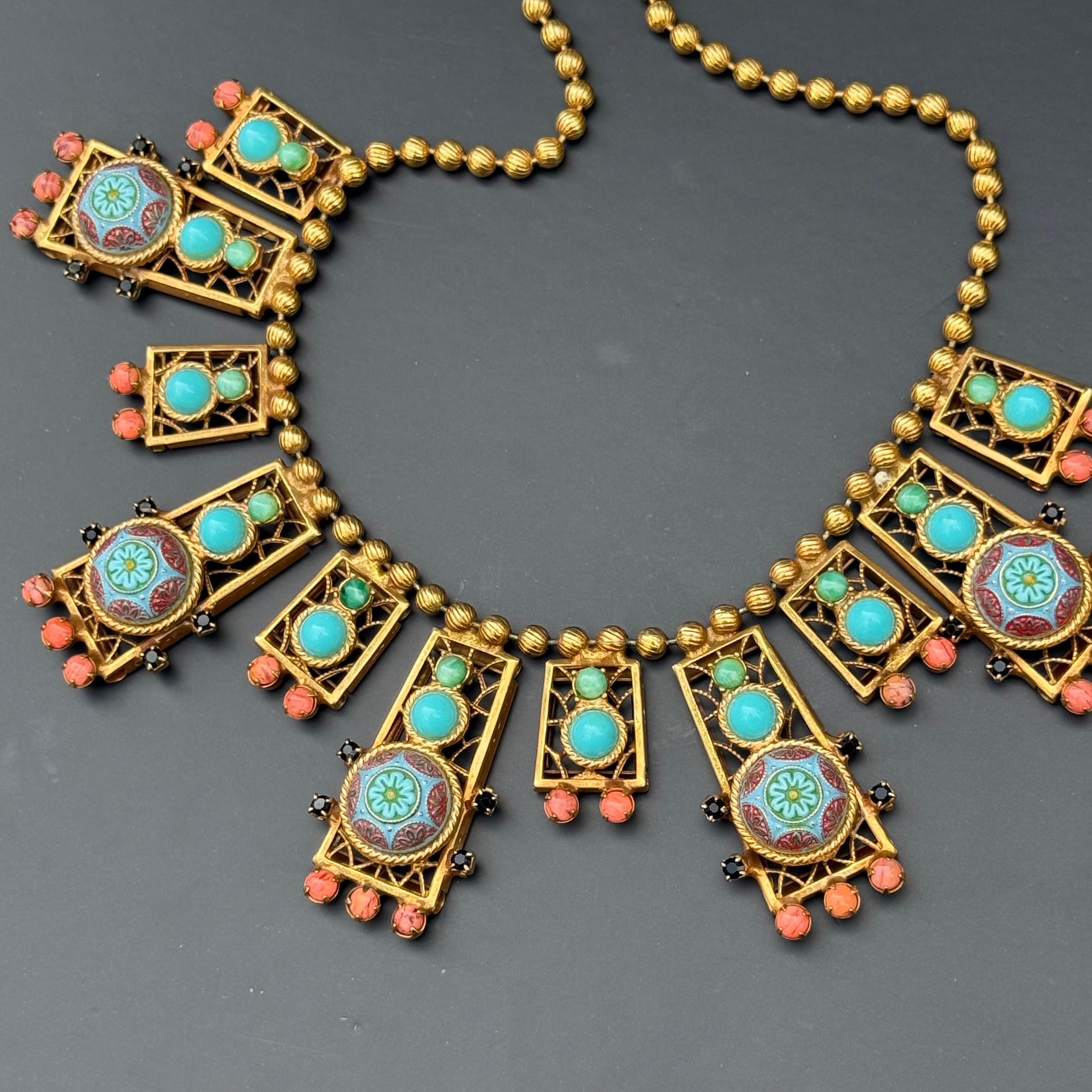 Collana vintage con pettorina in stile egiziano di Delizza & Elster (D & A Style) in vendita 1