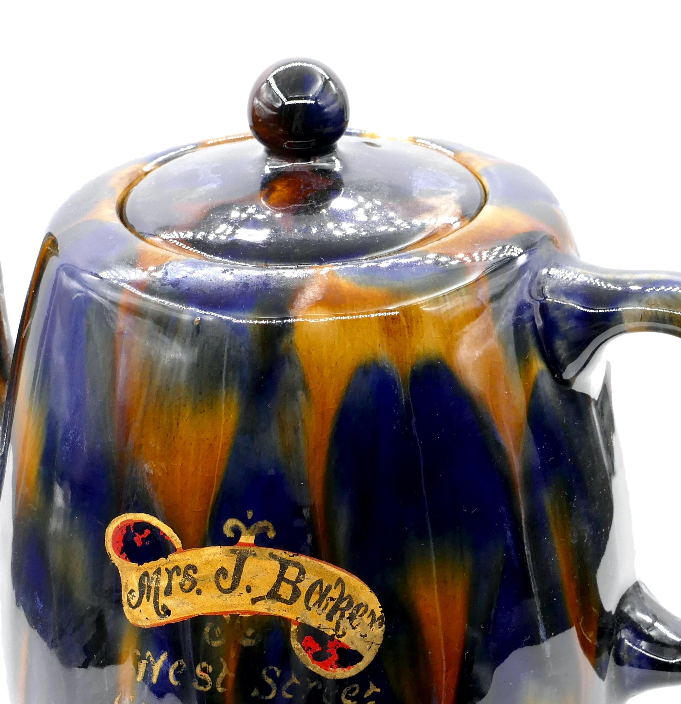 Colored teapot is an original decorative object realized in the mid of the 20th century by Denby Pottery.

Original glazed ceramics. 

