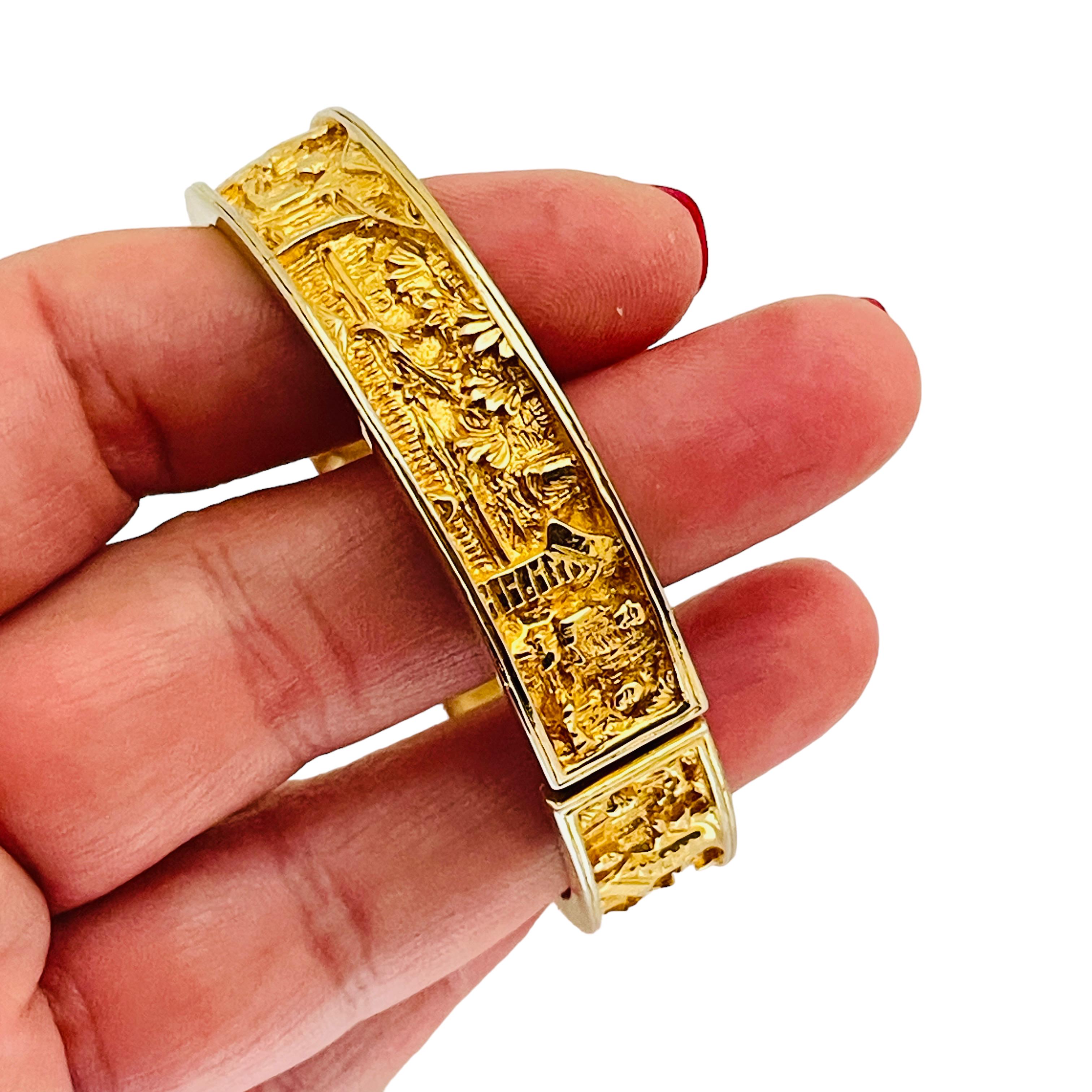 Vintage DENICOLA gold tone clamper bangle designer bracelet In Excellent Condition For Sale In Palos Hills, IL