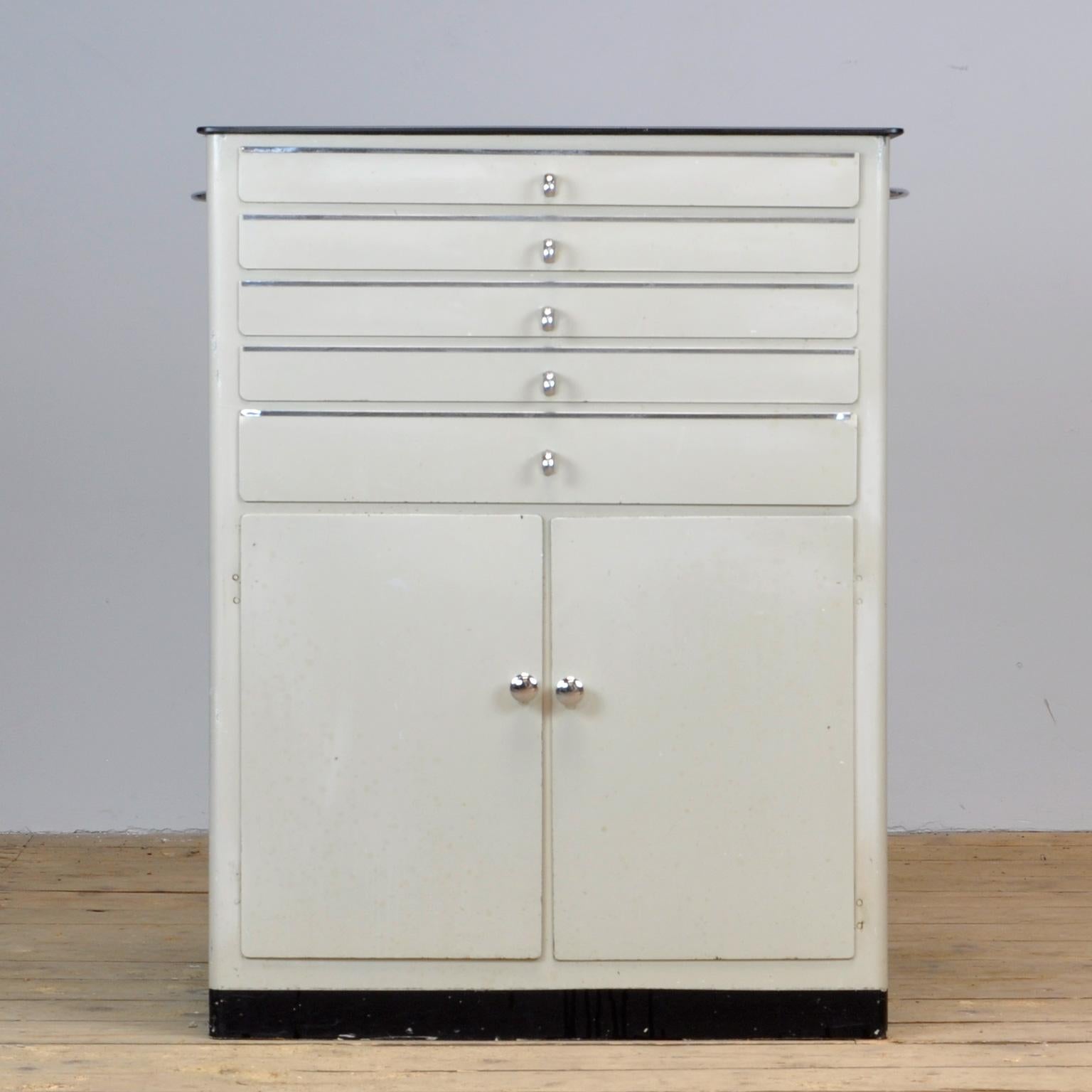 Vintage steel dental cabinet from the 1970s. Produced by Hansen, Berlin. On top of a thick black glass plate. The cabinet is in good condition.