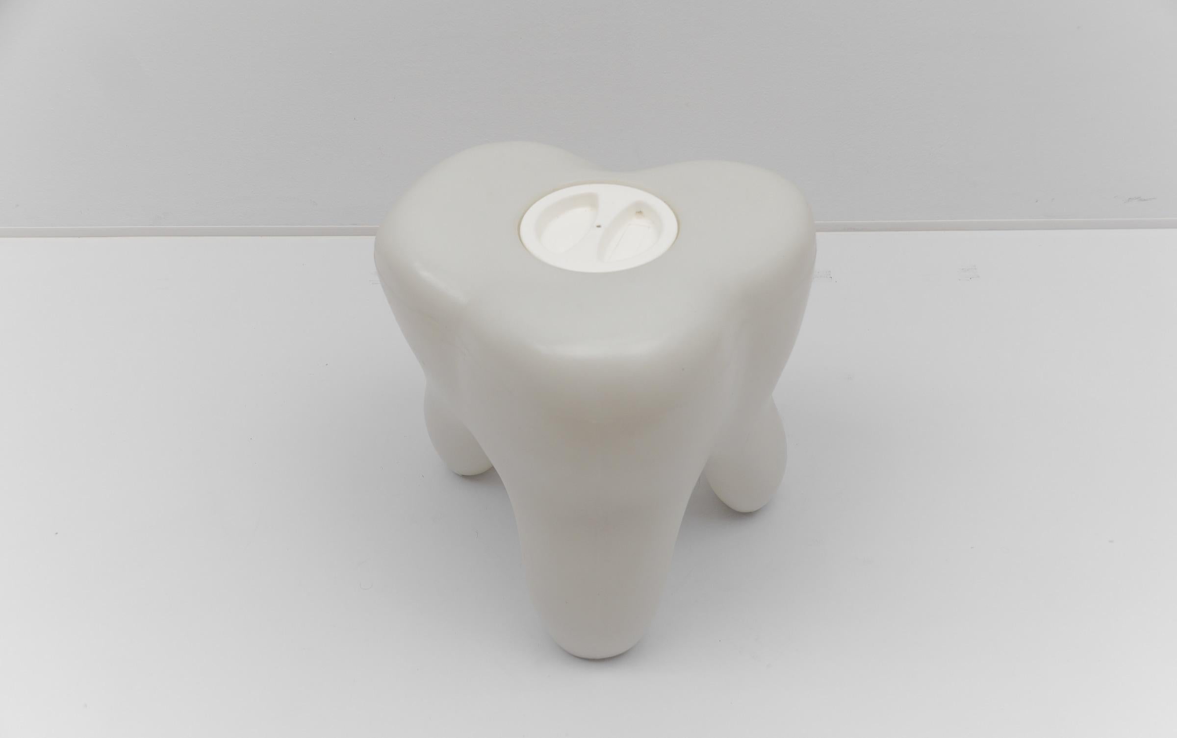 vintage dental stool with screw cap and storage space, 1960s Italy In Good Condition For Sale In Nürnberg, Bayern