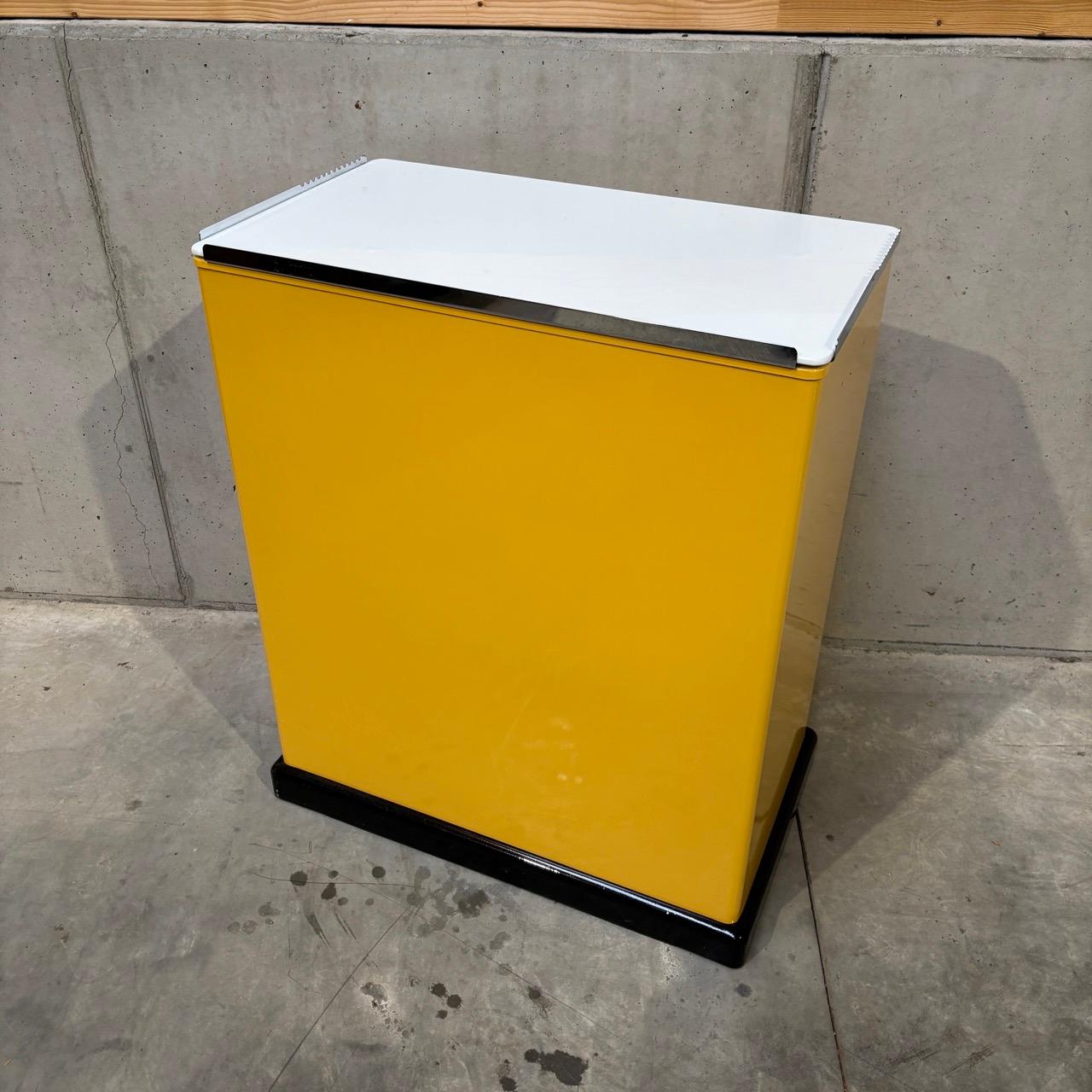 Armoire de dentiste vintage  Baisch  Mid-Century  Jaune 10