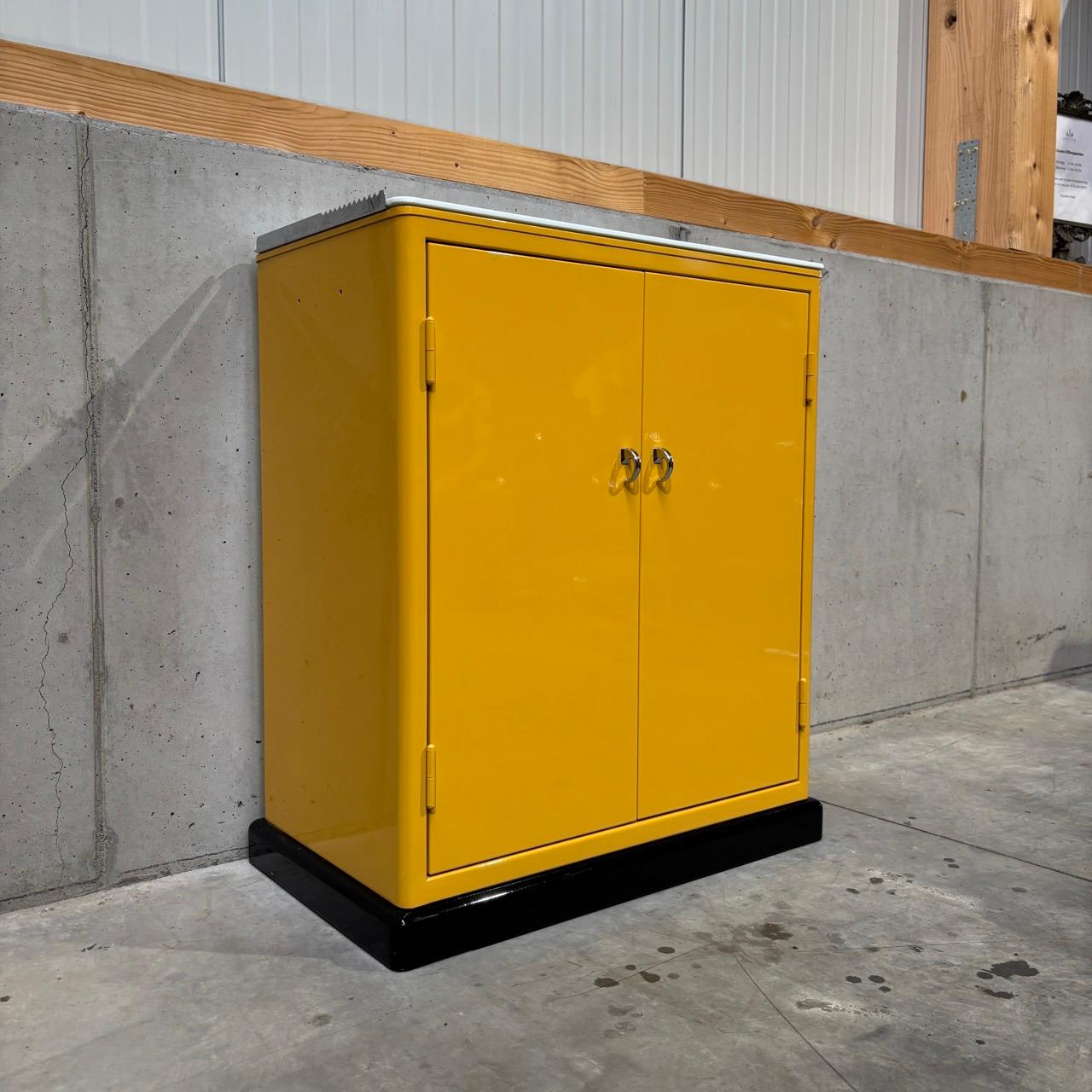 Mid-Century Modern Armoire de dentiste vintage  Baisch  Mid-Century  Jaune