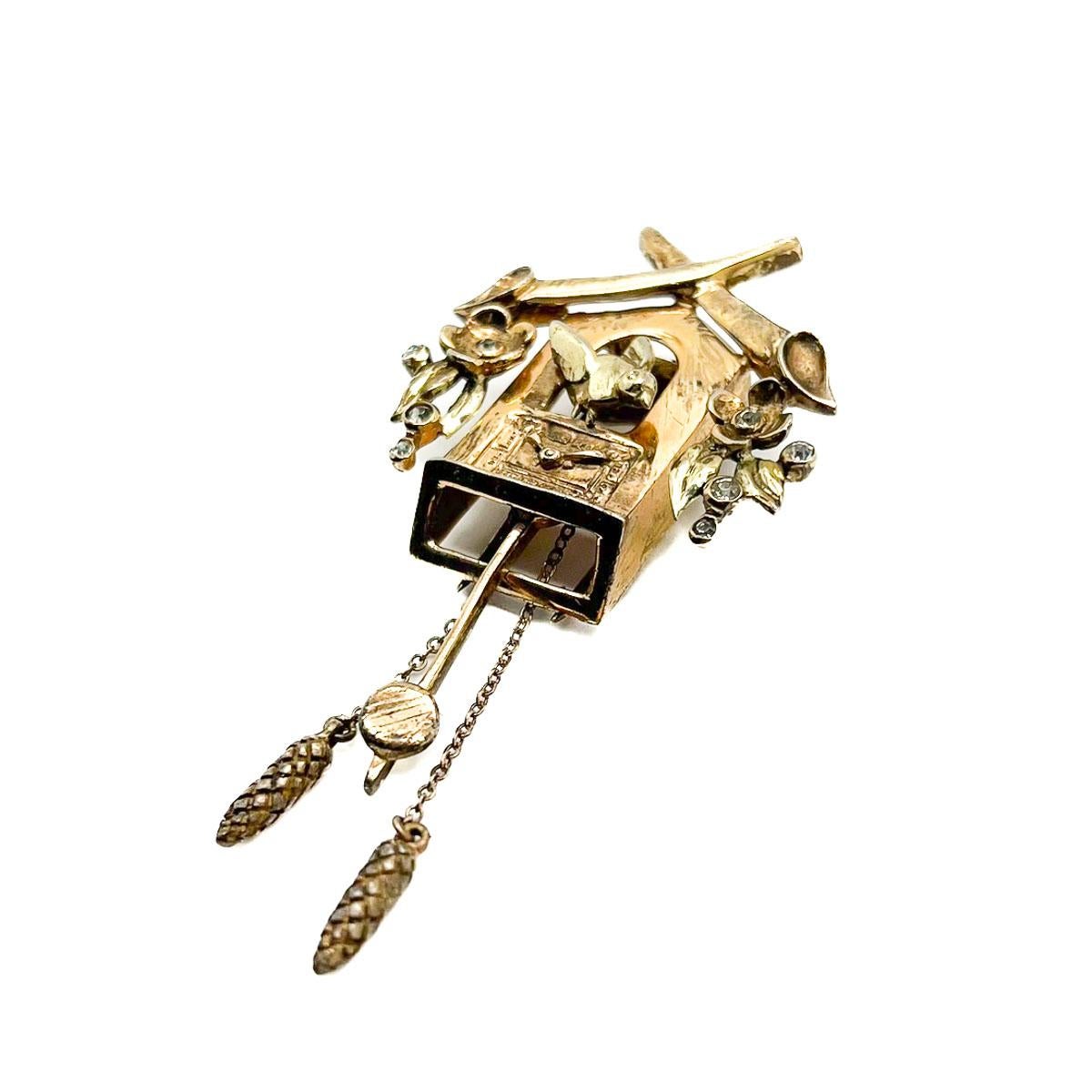 A Vintage DeRosa Cuckoo Clock Brooch. A fabulous figural, artfully designed and crafted in solid sterling silver vermeil. With drop weights and a moving pendulum this is the ultimate in funky lapel art.
DeRosa costume jewellery, founded by Ralph