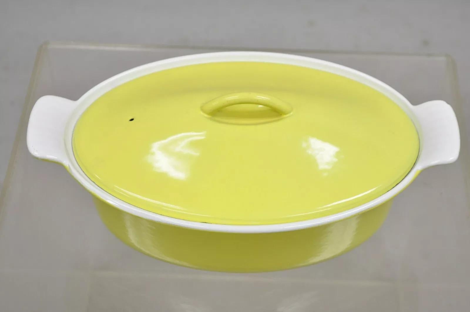 Vintage Descoware Belgium Yellow Cast Iron Enamel Oval Lidded Casserole Pot In Good Condition In Philadelphia, PA